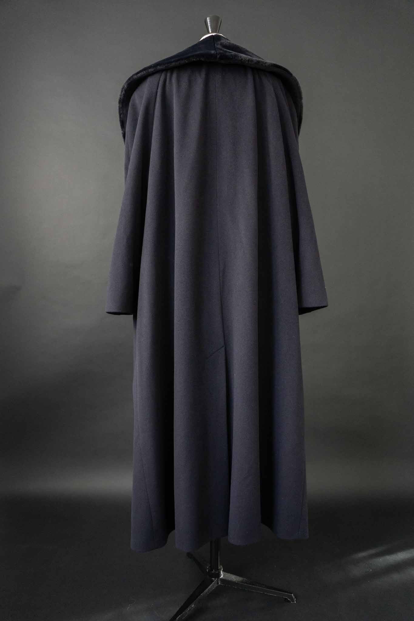 Vintage langer Wintermantel navy mit großem Plüschkragen