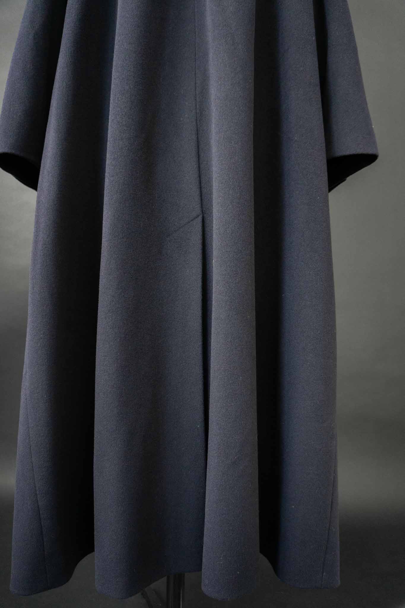 Vintage langer Wintermantel navy mit großem Plüschkragen