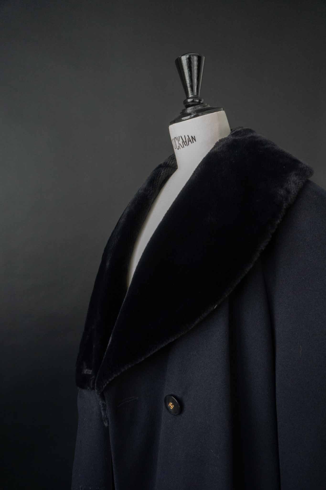 Vintage langer Wintermantel navy mit großem Plüschkragen