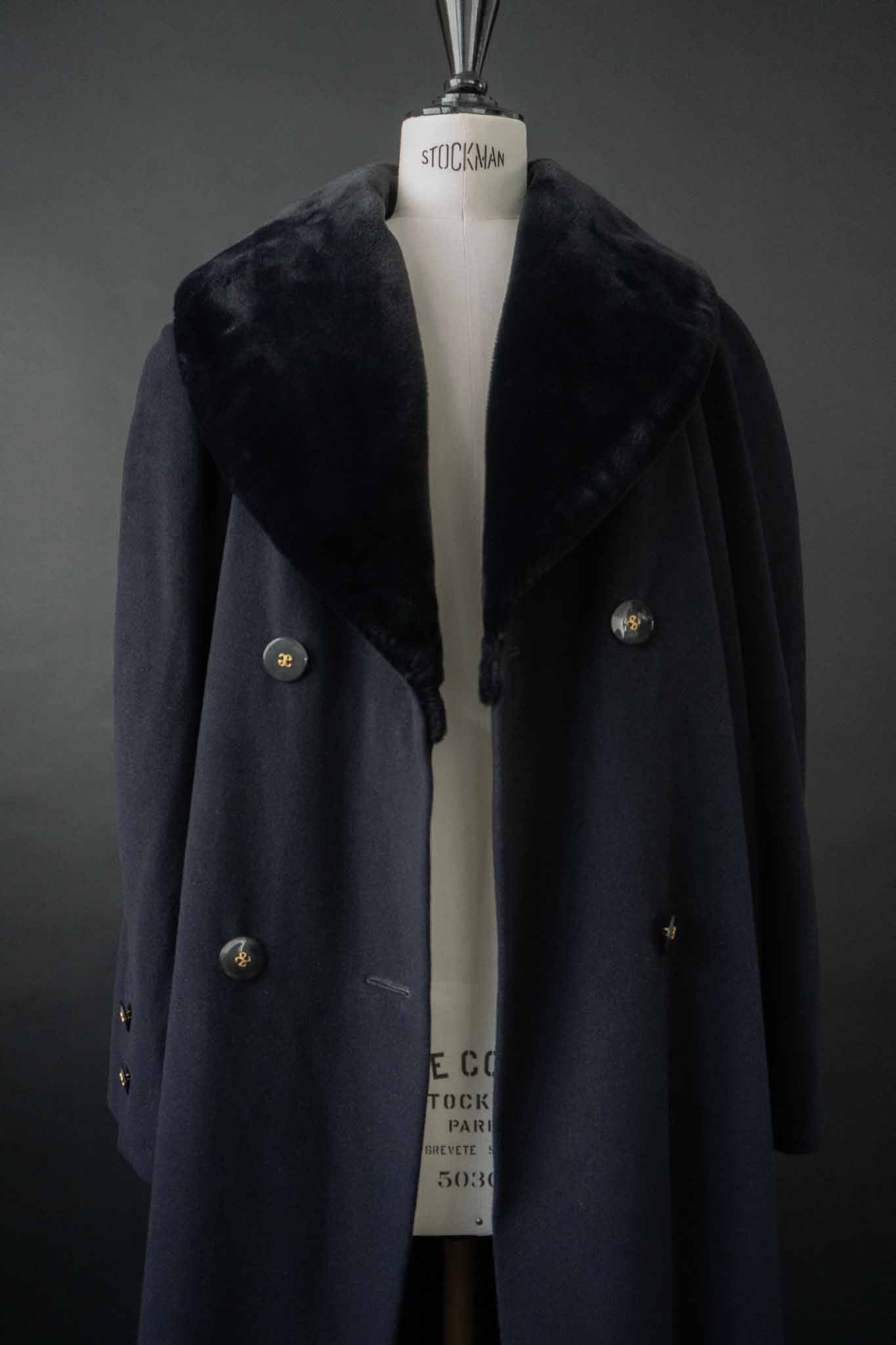 Vintage langer Wintermantel navy mit großem Plüschkragen