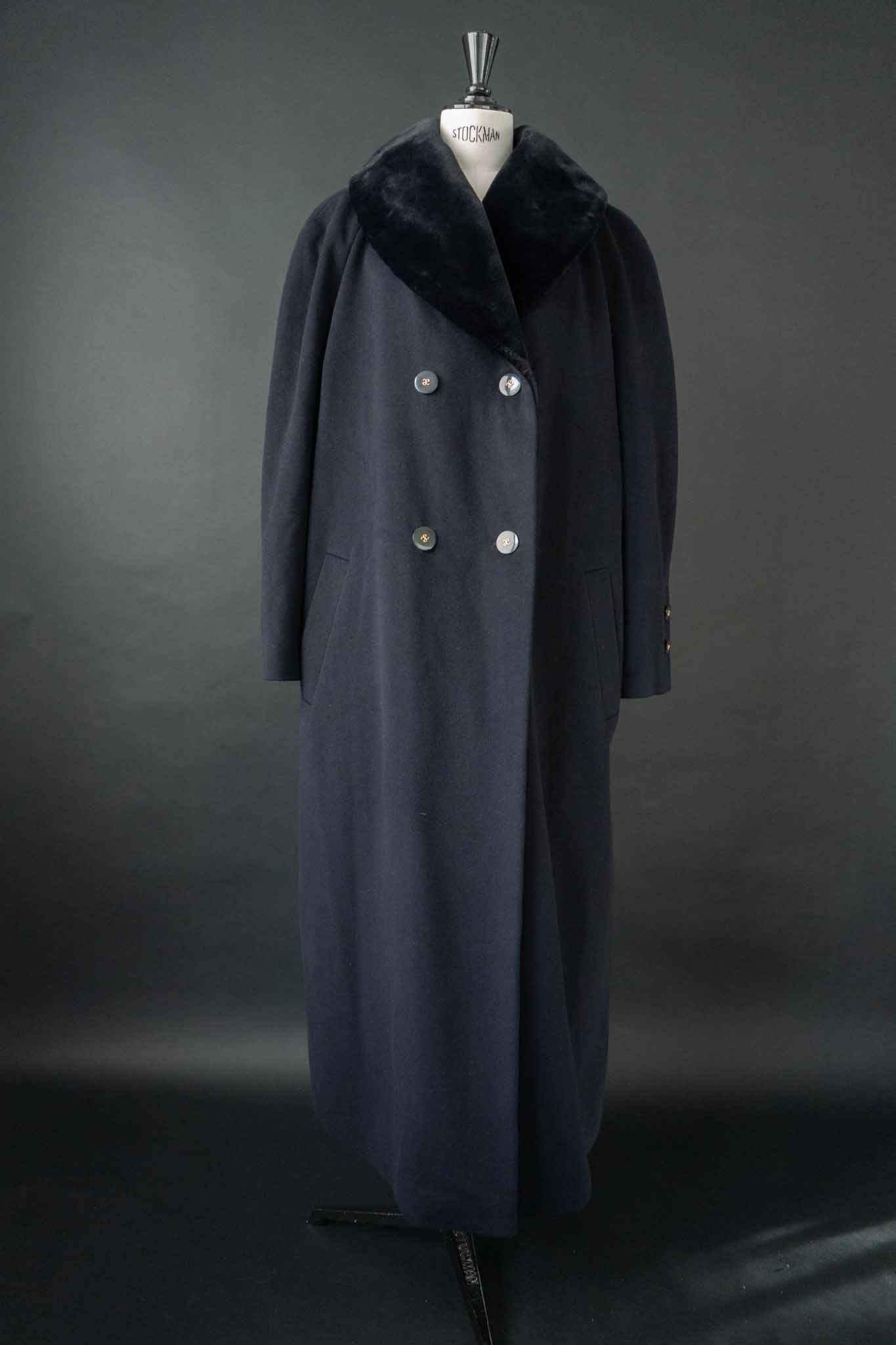 Vintage langer Wintermantel navy mit großem Plüschkragen