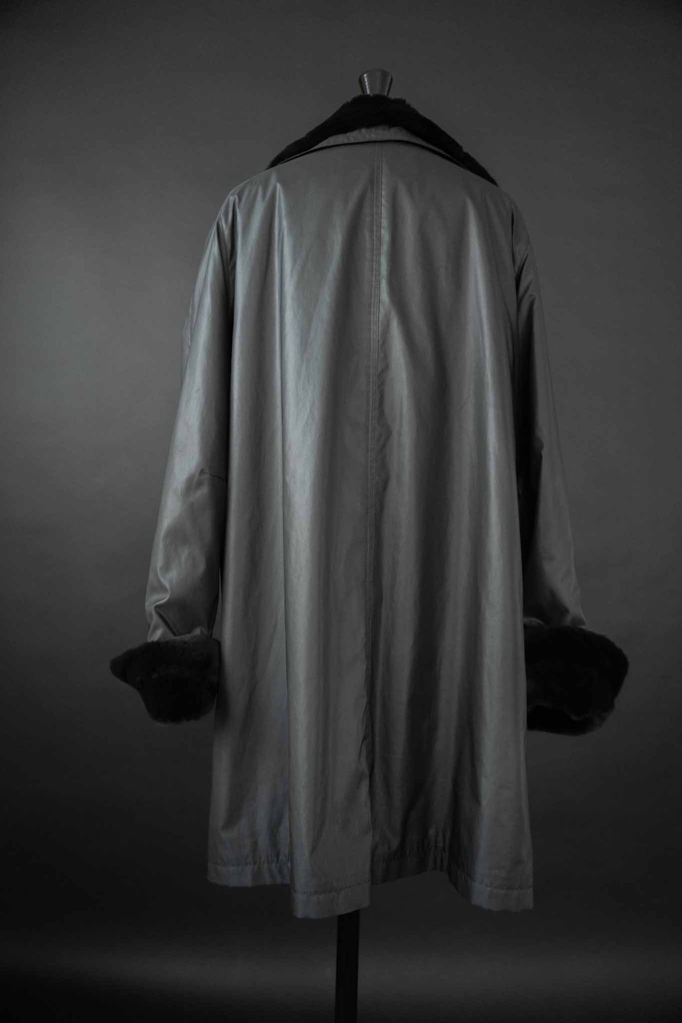 Oversized Vintage Mantel mit herausknöpfbarem Echtfellfutter in Schwarz – theplaincircle vintage