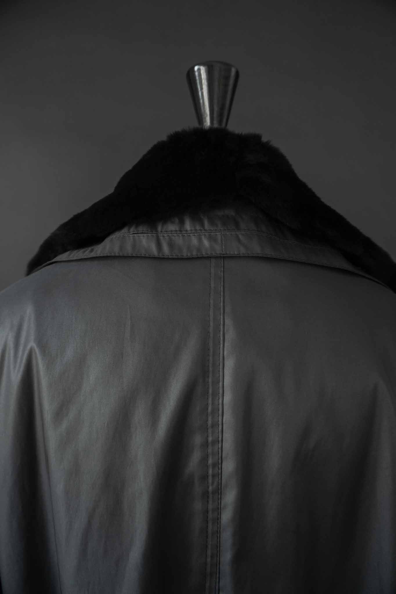 Oversized Vintage Mantel mit herausknöpfbarem Echtfellfutter in Schwarz – theplaincircle vintage