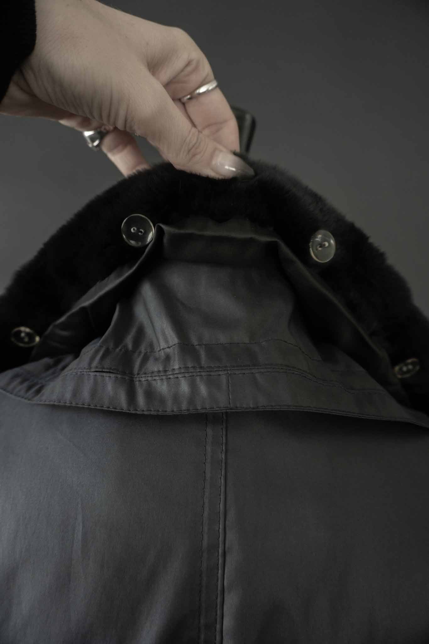 Oversized Vintage Mantel mit herausknöpfbarem Echtfellfutter in Schwarz – theplaincircle vintage