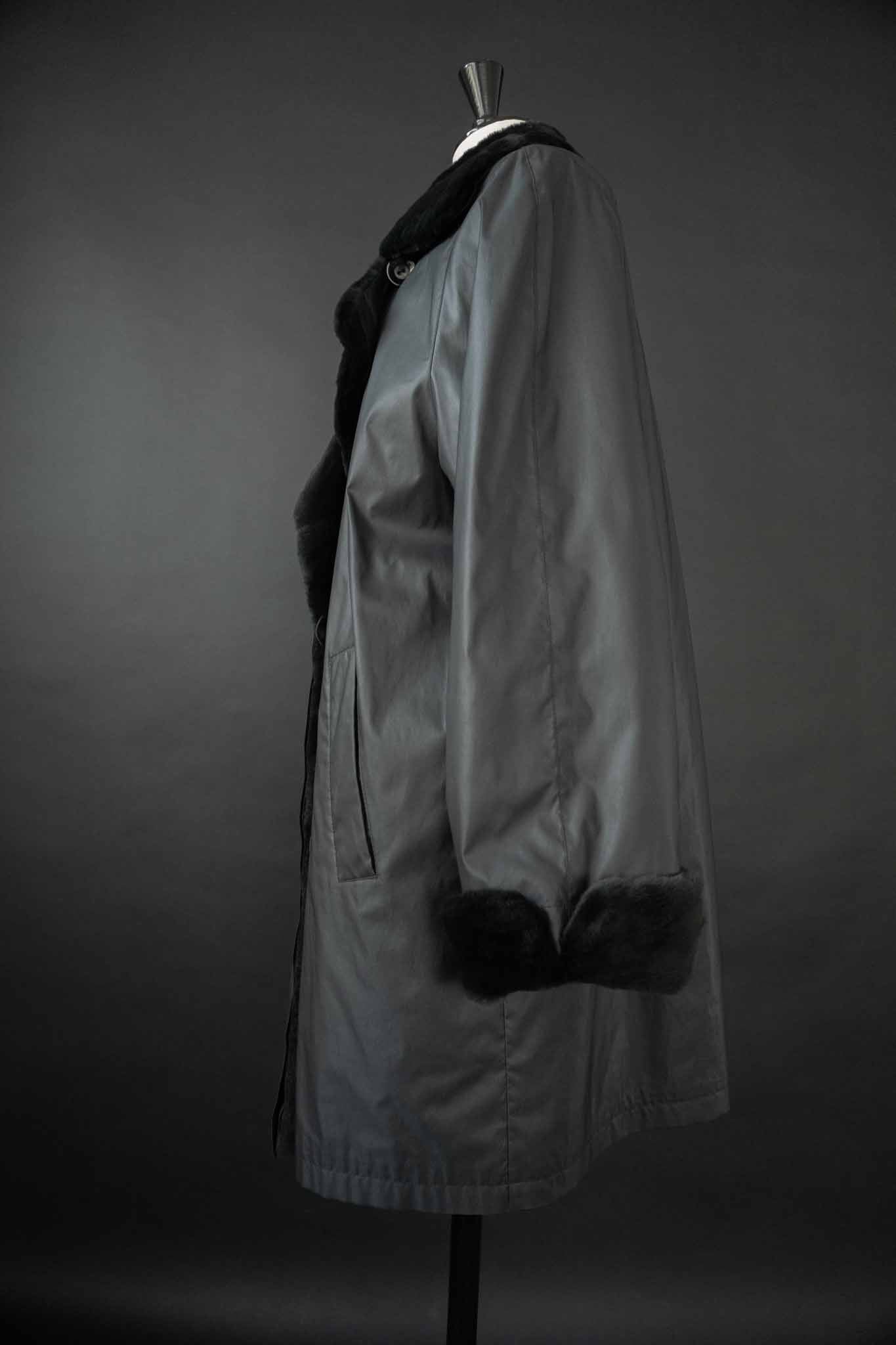 Oversized Vintage Mantel mit herausknöpfbarem Echtfellfutter in Schwarz – theplaincircle vintage