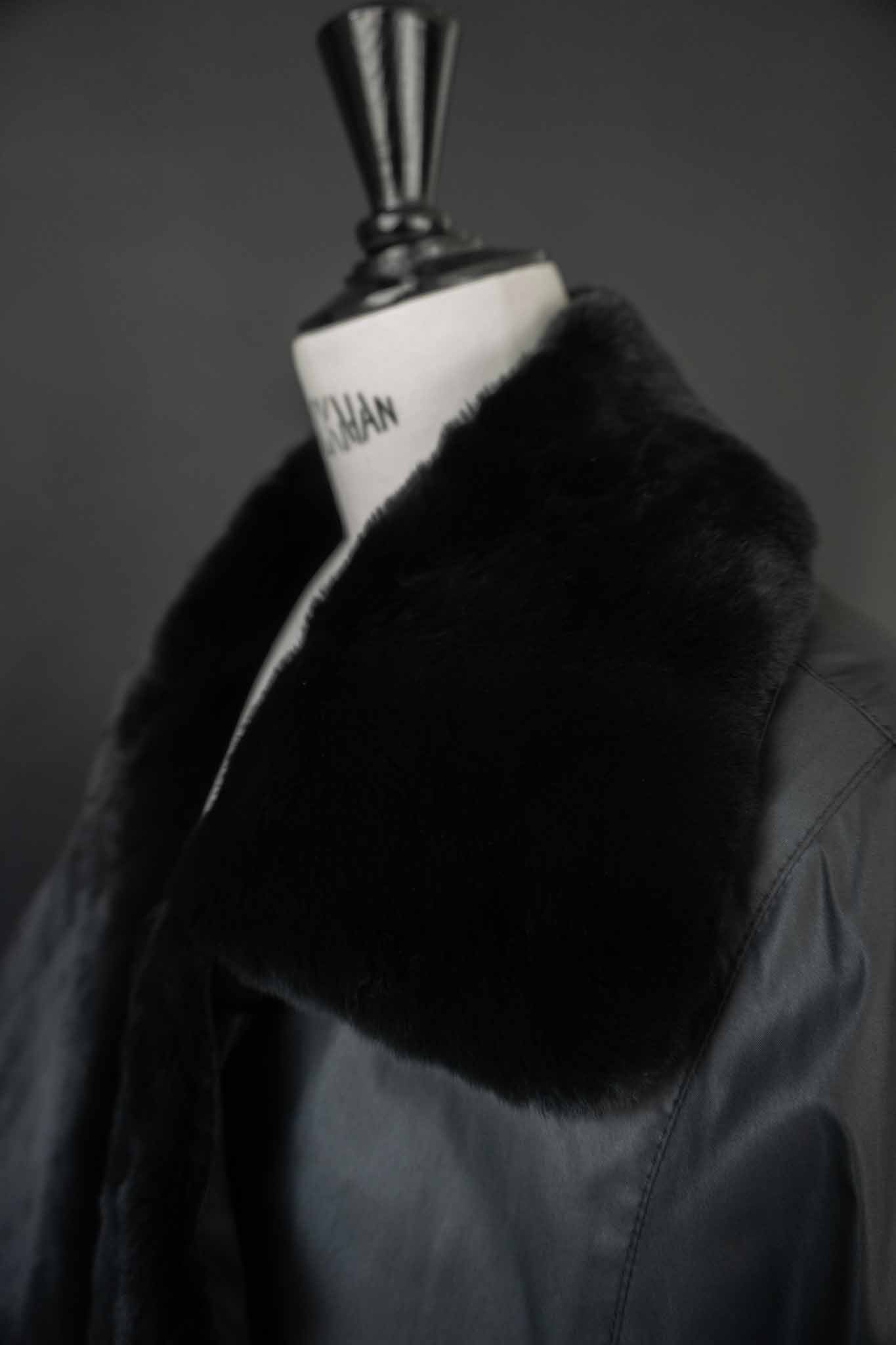 Oversized Vintage Mantel mit herausknöpfbarem Echtfellfutter in Schwarz – theplaincircle vintage