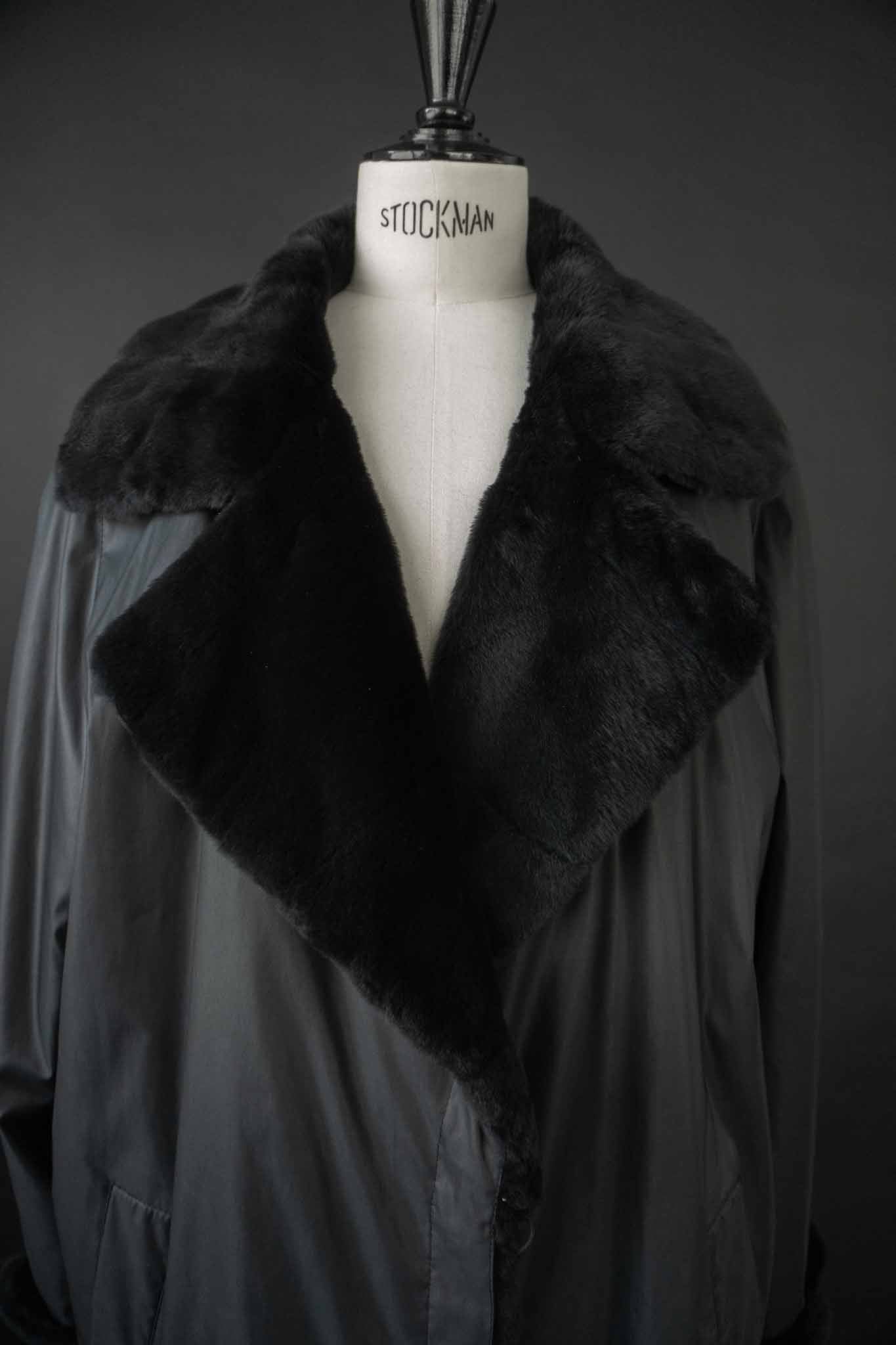 Oversized Vintage Mantel mit herausknöpfbarem Echtfellfutter in Schwarz – theplaincircle vintage