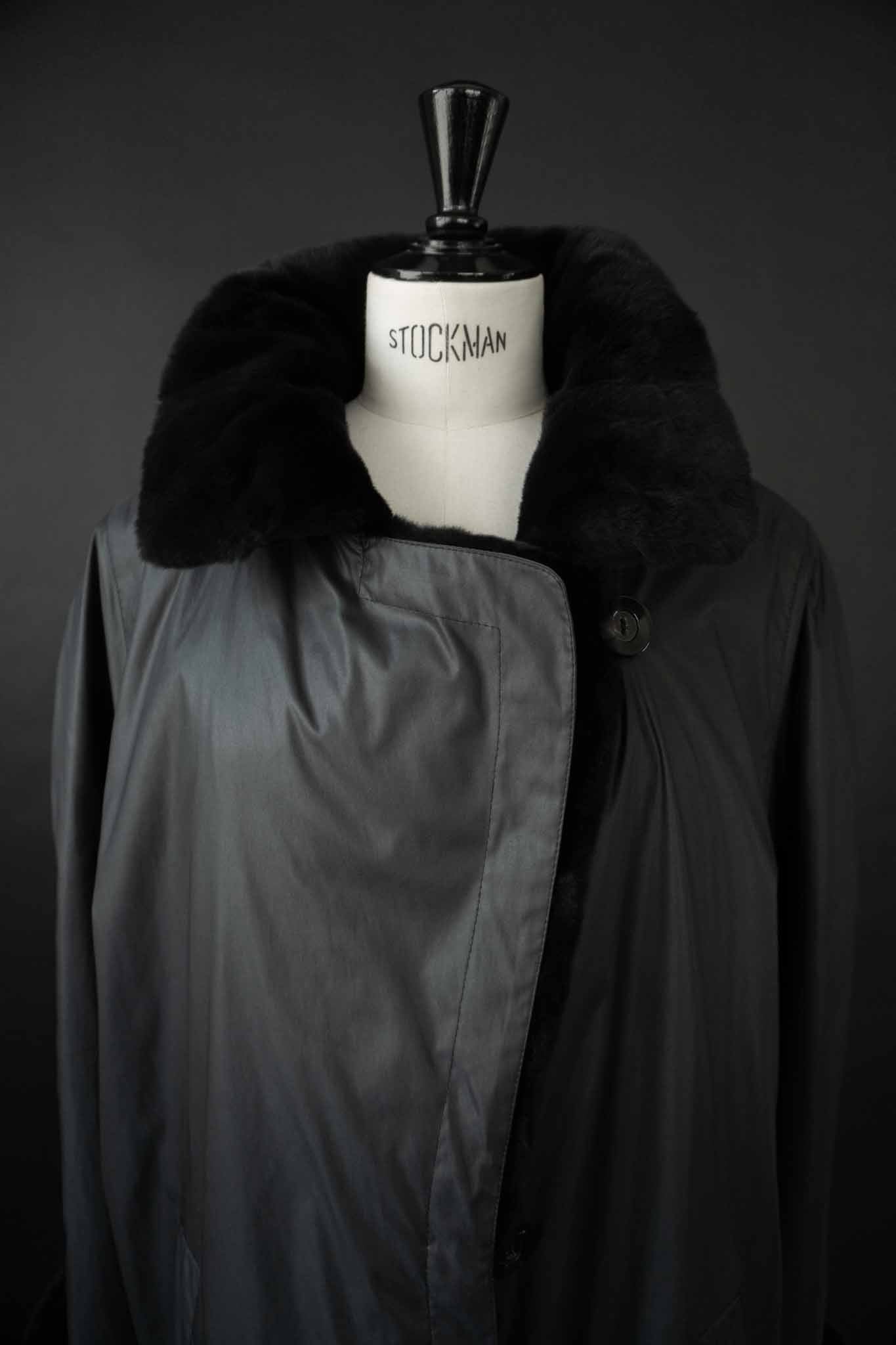 Oversized Vintage Mantel mit herausknöpfbarem Echtfellfutter in Schwarz – theplaincircle vintage