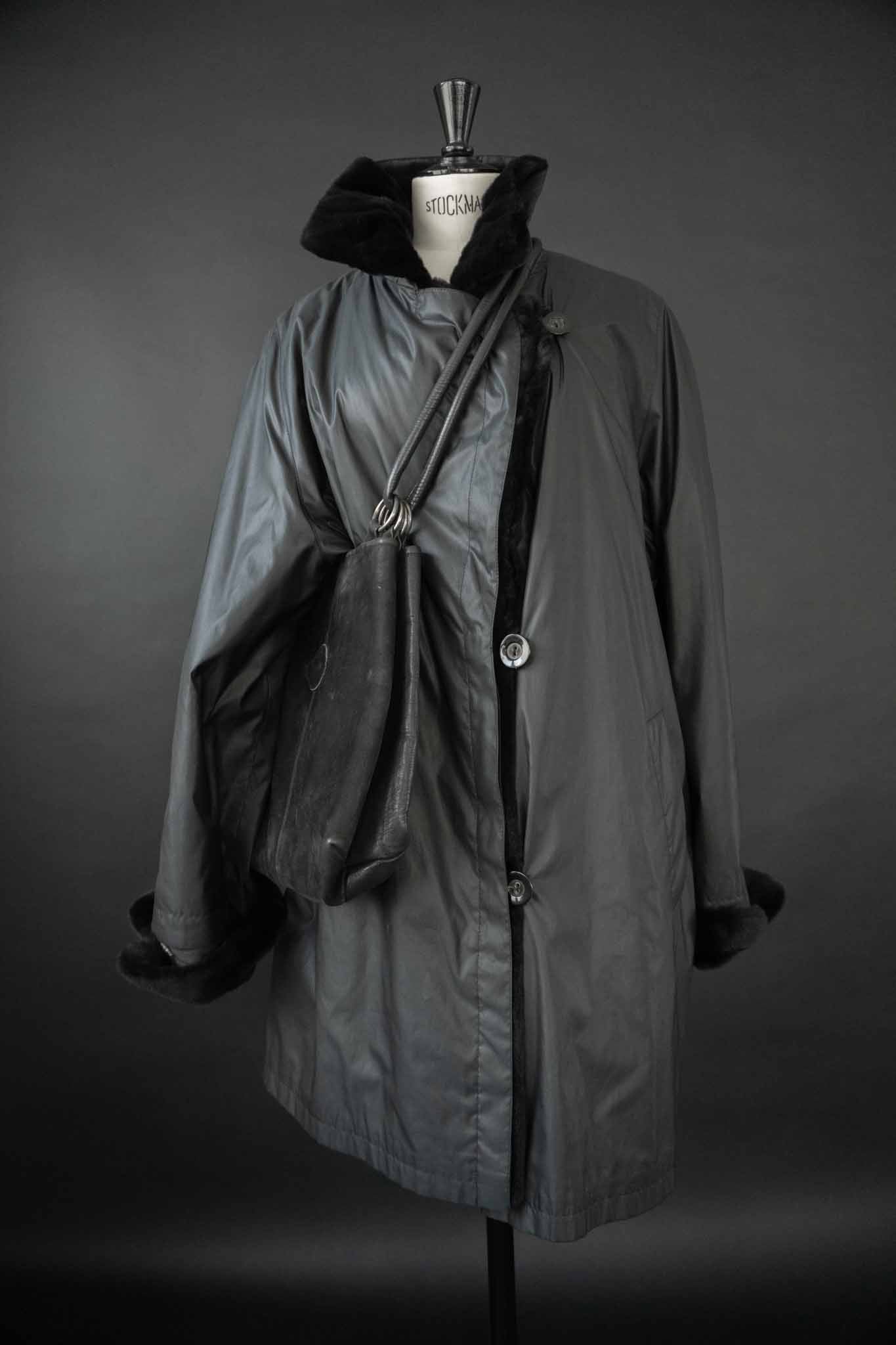 Oversized Vintage Mantel mit herausknöpfbarem Echtfellfutter in Schwarz – theplaincircle vintage