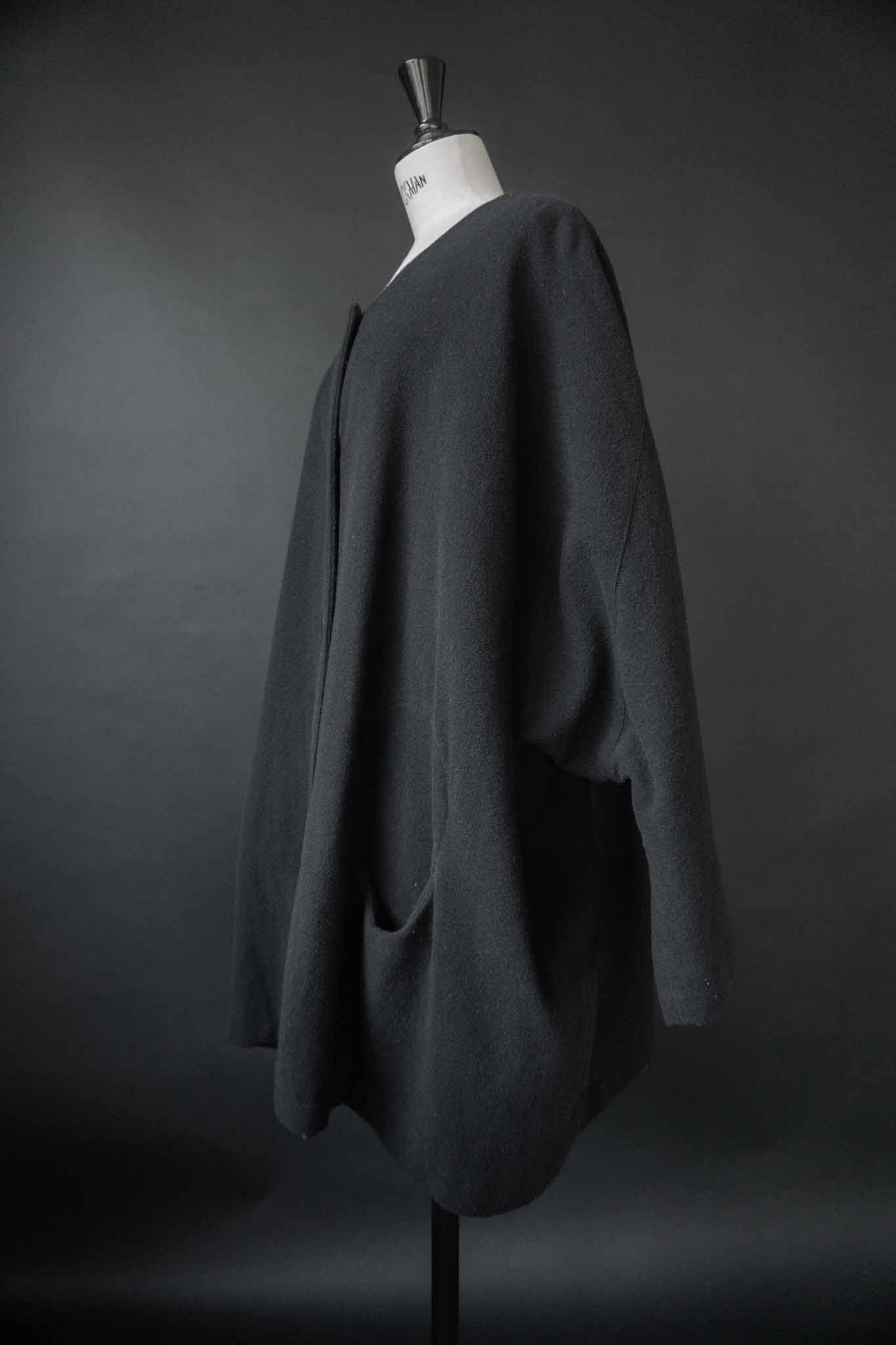 Vintage Oversized Wollmantel Schwarz – Cocoon Silhouette