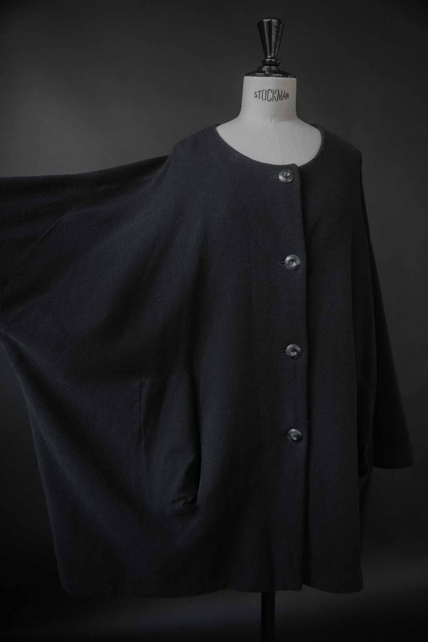Vintage Oversized Wollmantel Schwarz – Cocoon Silhouette