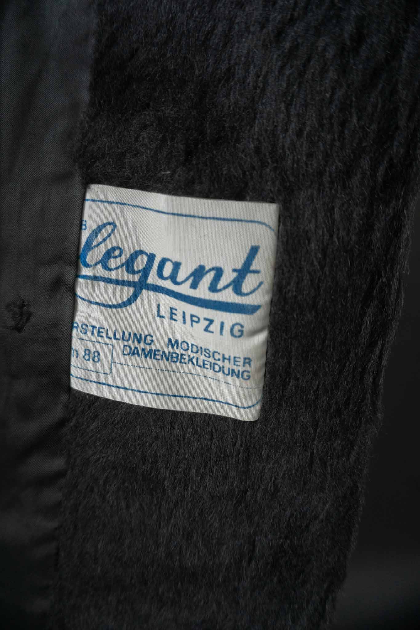 Vintage 70s Fake Fur Mantel in Schwarz – weiches Kunstfell, theplaincircle vintage