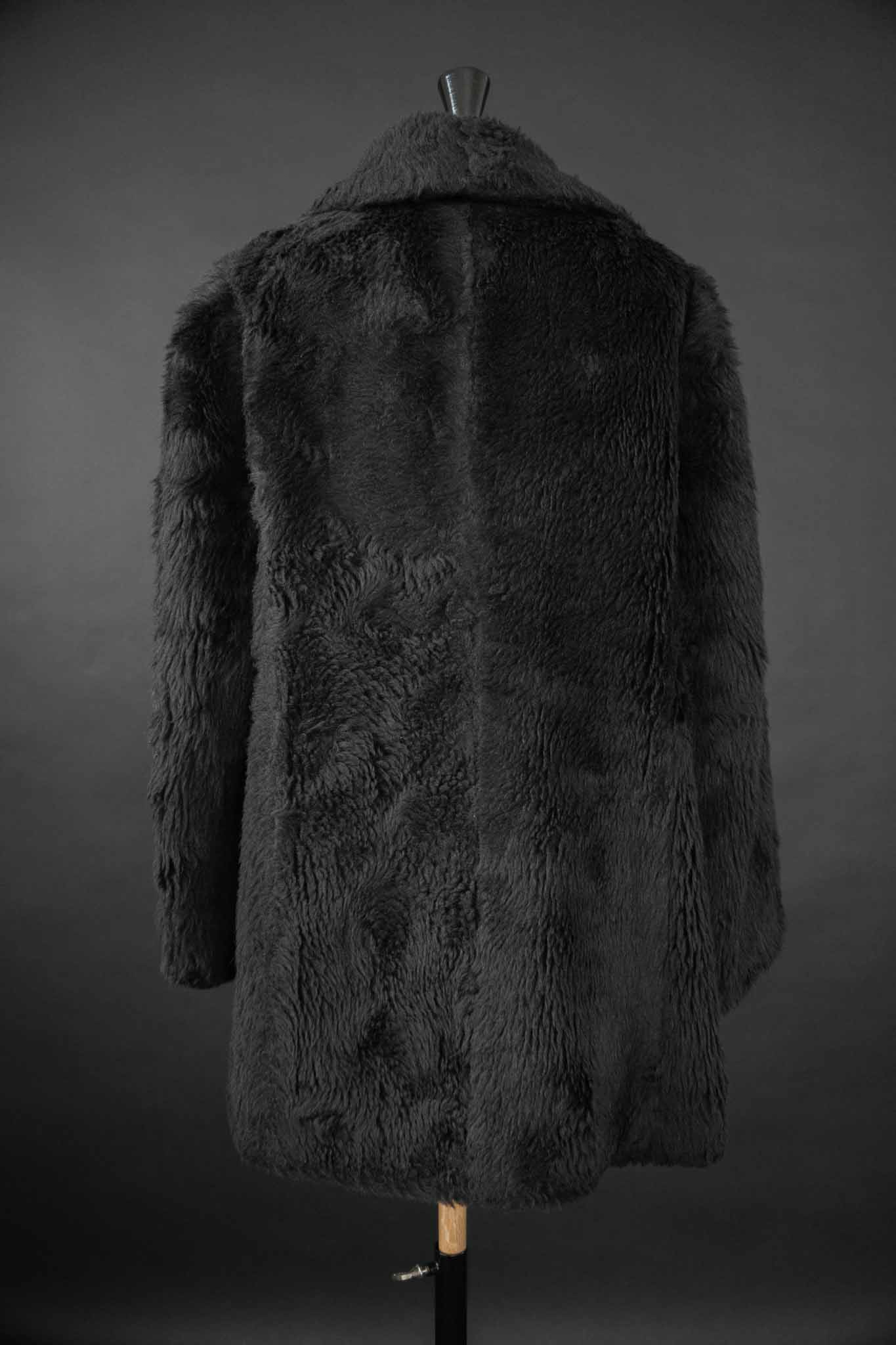 Vintage 70s Fake Fur Mantel in Schwarz – weiches Kunstfell, theplaincircle vintage