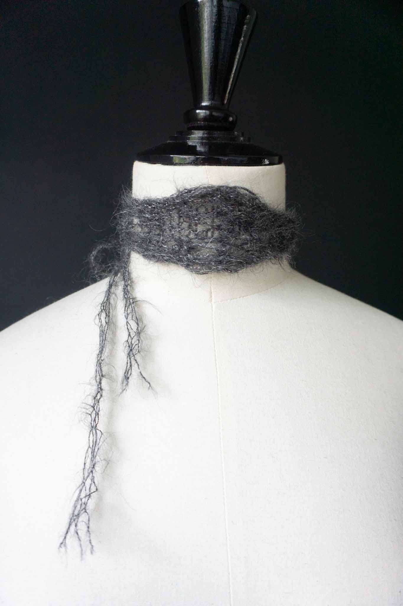 handgestrickter mohair seide choker in grau – theplaincircle vintage