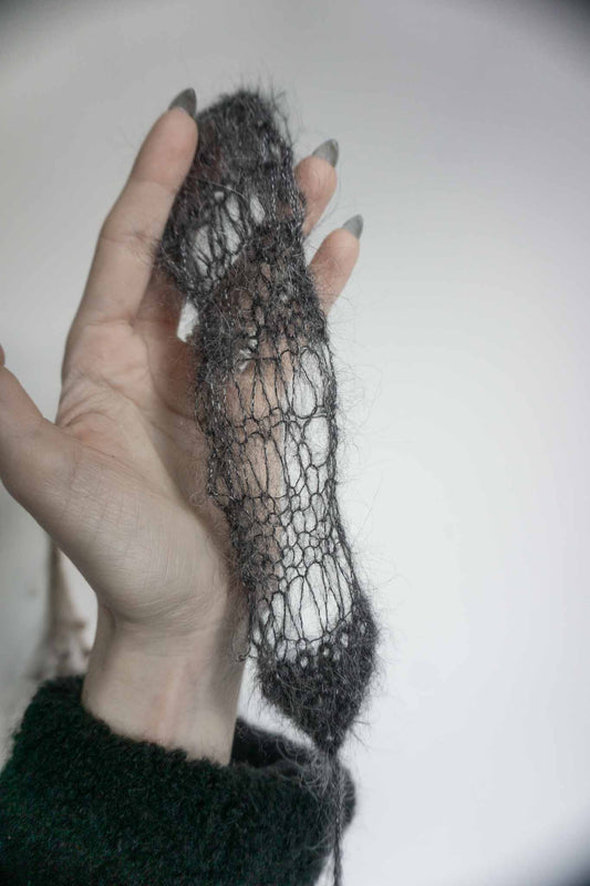 handgestrickter mohair seide choker in grau – theplaincircle vintage