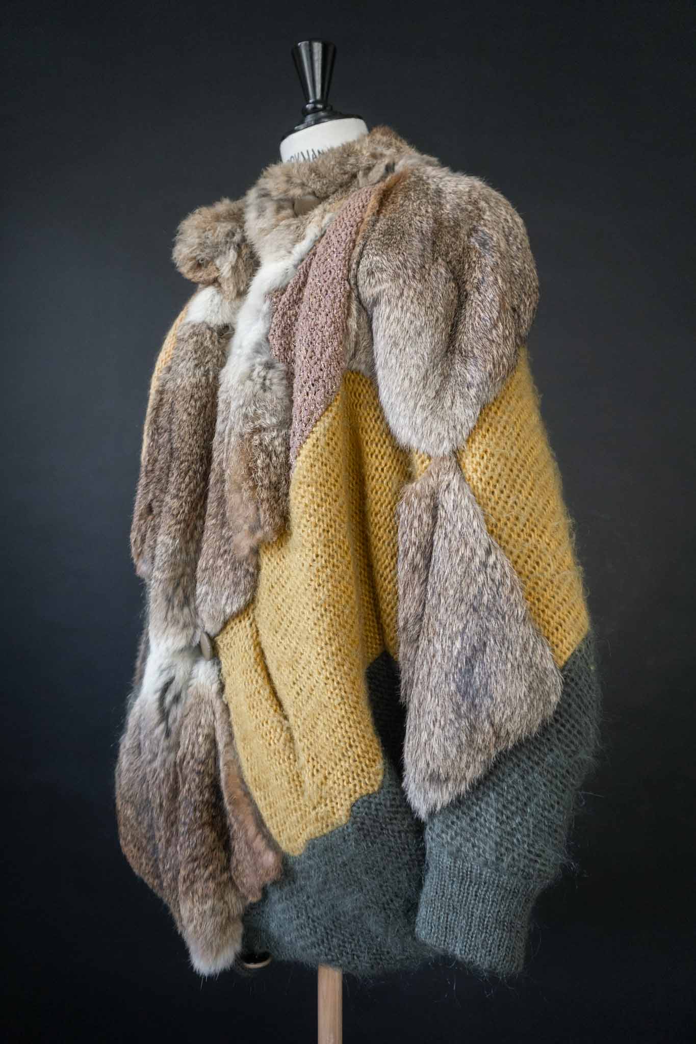 80s Vintage Strickjacke mit Echtfell-Besatz in gelb-grüner Patchwork-Optik 