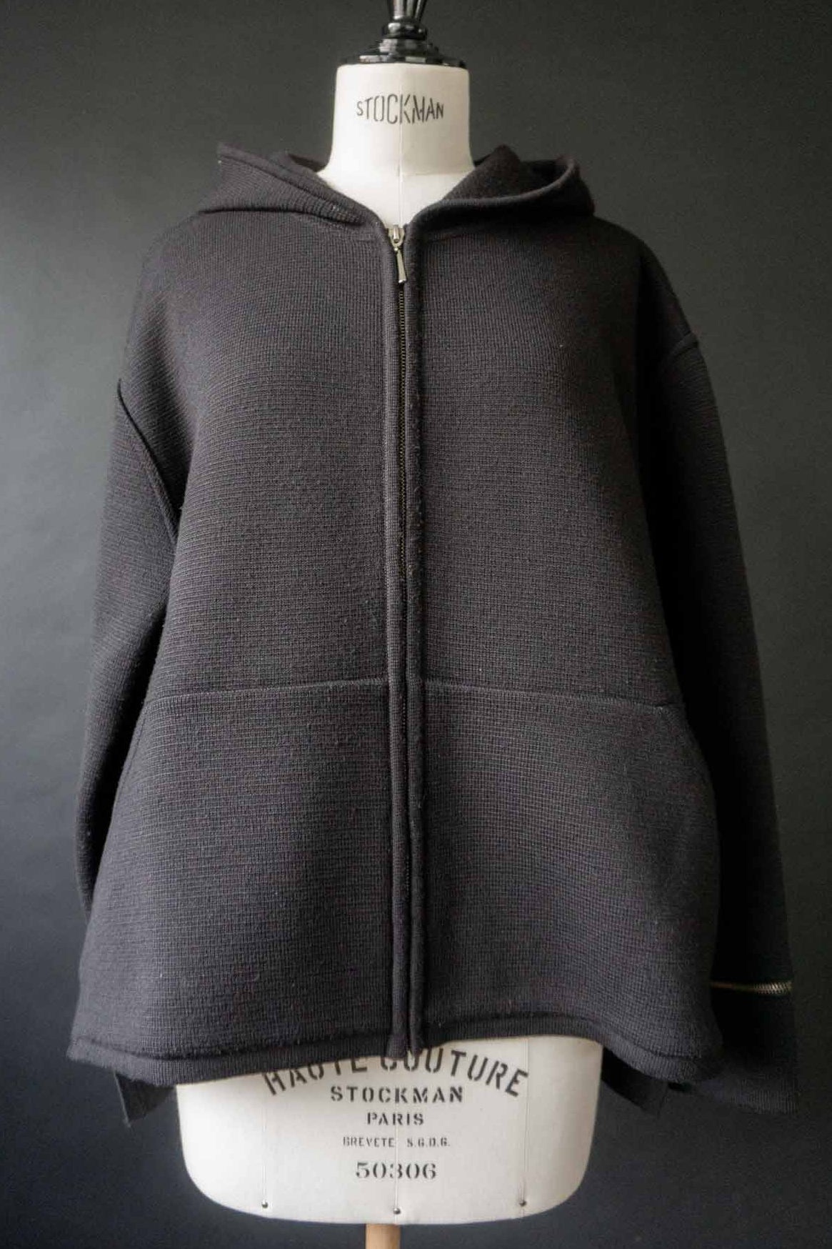 Oversized schwarze Strickjacke mit Kapuze und Reißverschluss aus Wollmischung