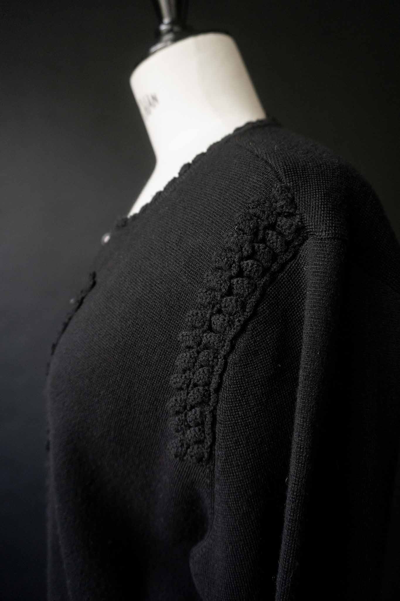Schwarze Vintage Strickjacke von René Lange mit strukturierter Knopfleiste und Strickdetails
