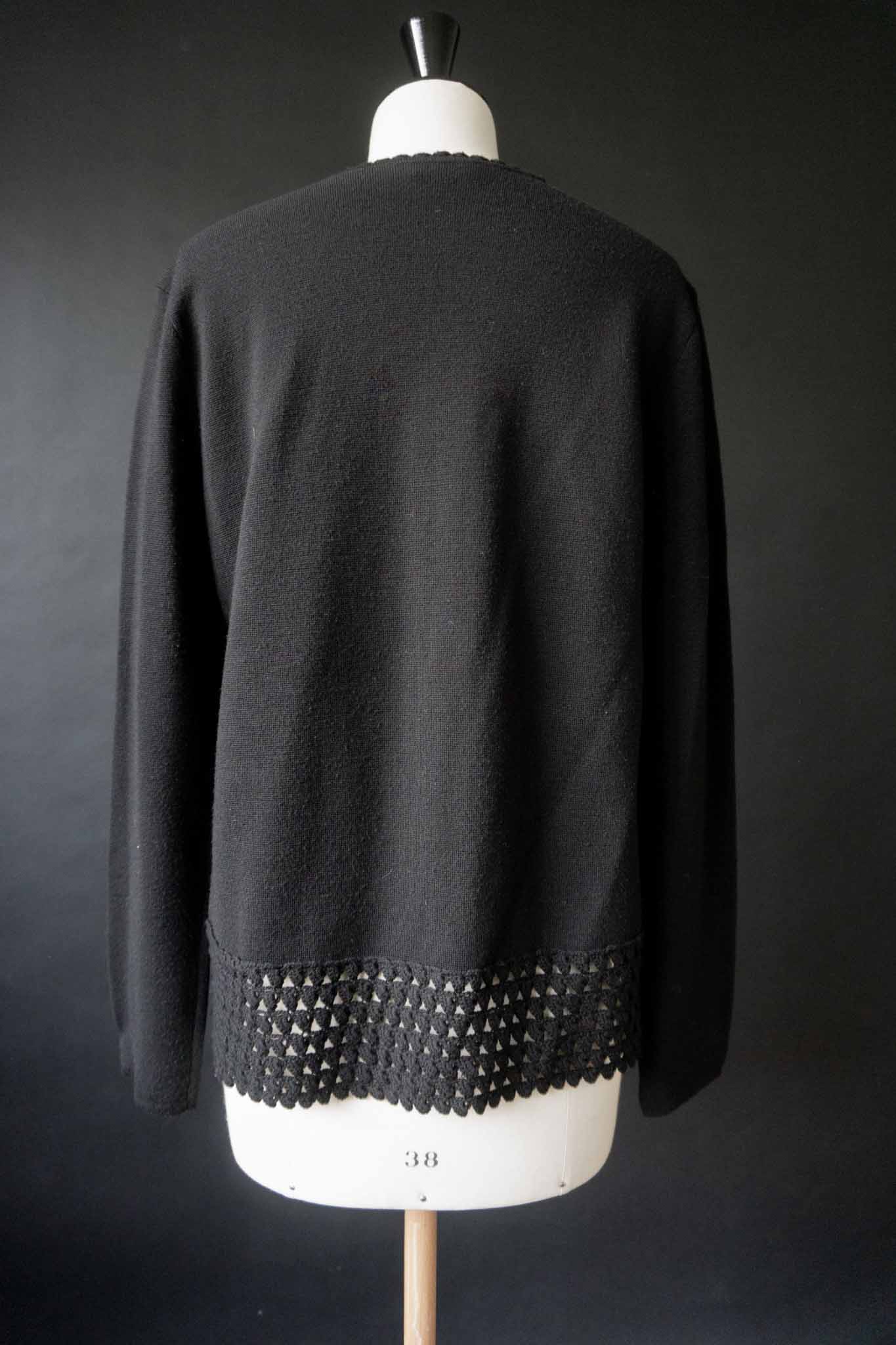 Schwarze Vintage Strickjacke von René Lange mit strukturierter Knopfleiste und Strickdetails
