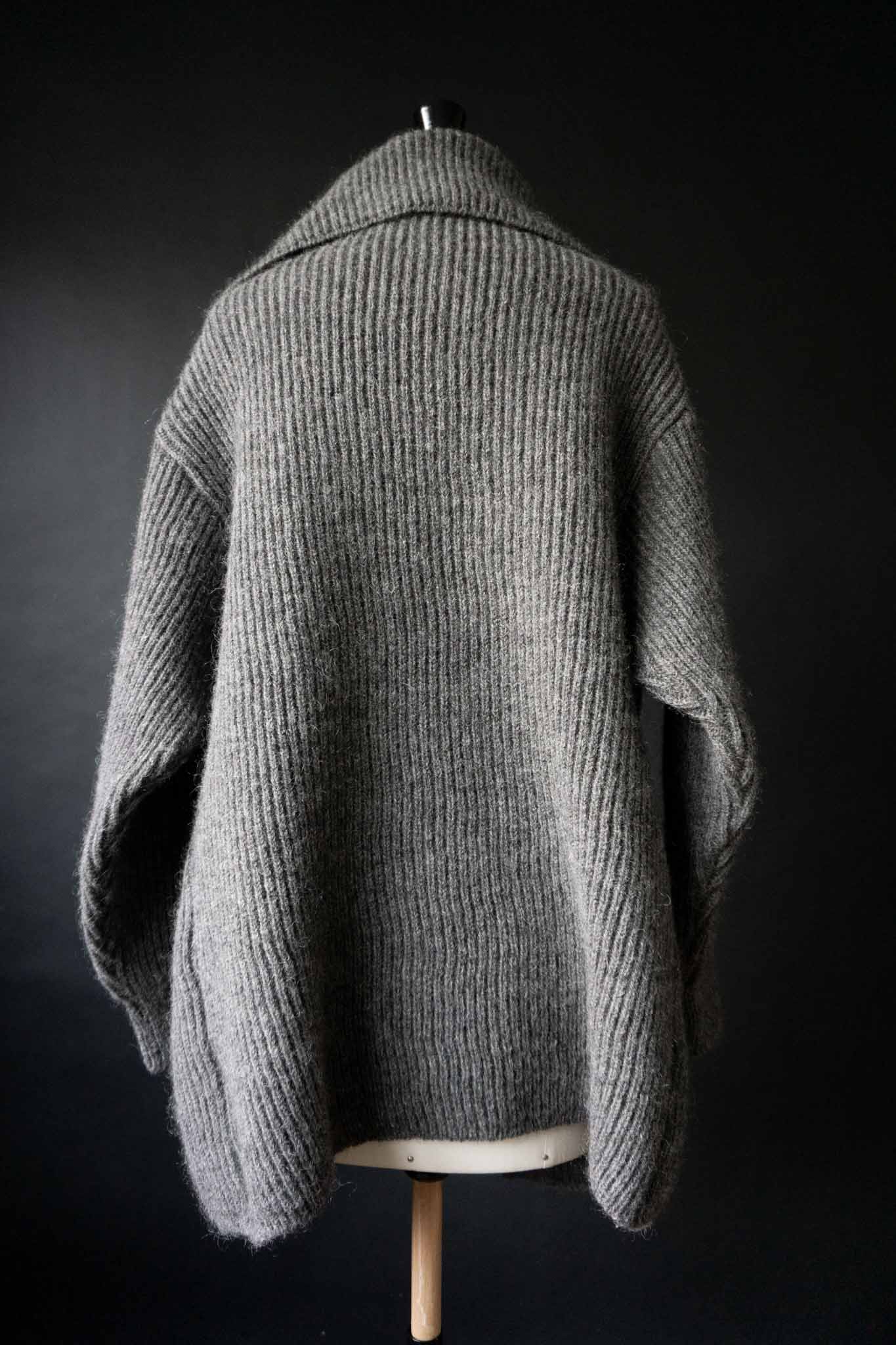 Grauer Vintage Wickelcardigan aus reiner Schurwolle mit Knopfverschluss