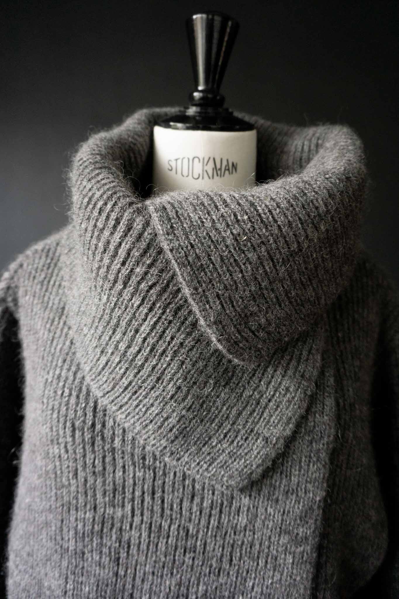 Grauer Vintage Wickelcardigan aus reiner Schurwolle mit Knopfverschluss