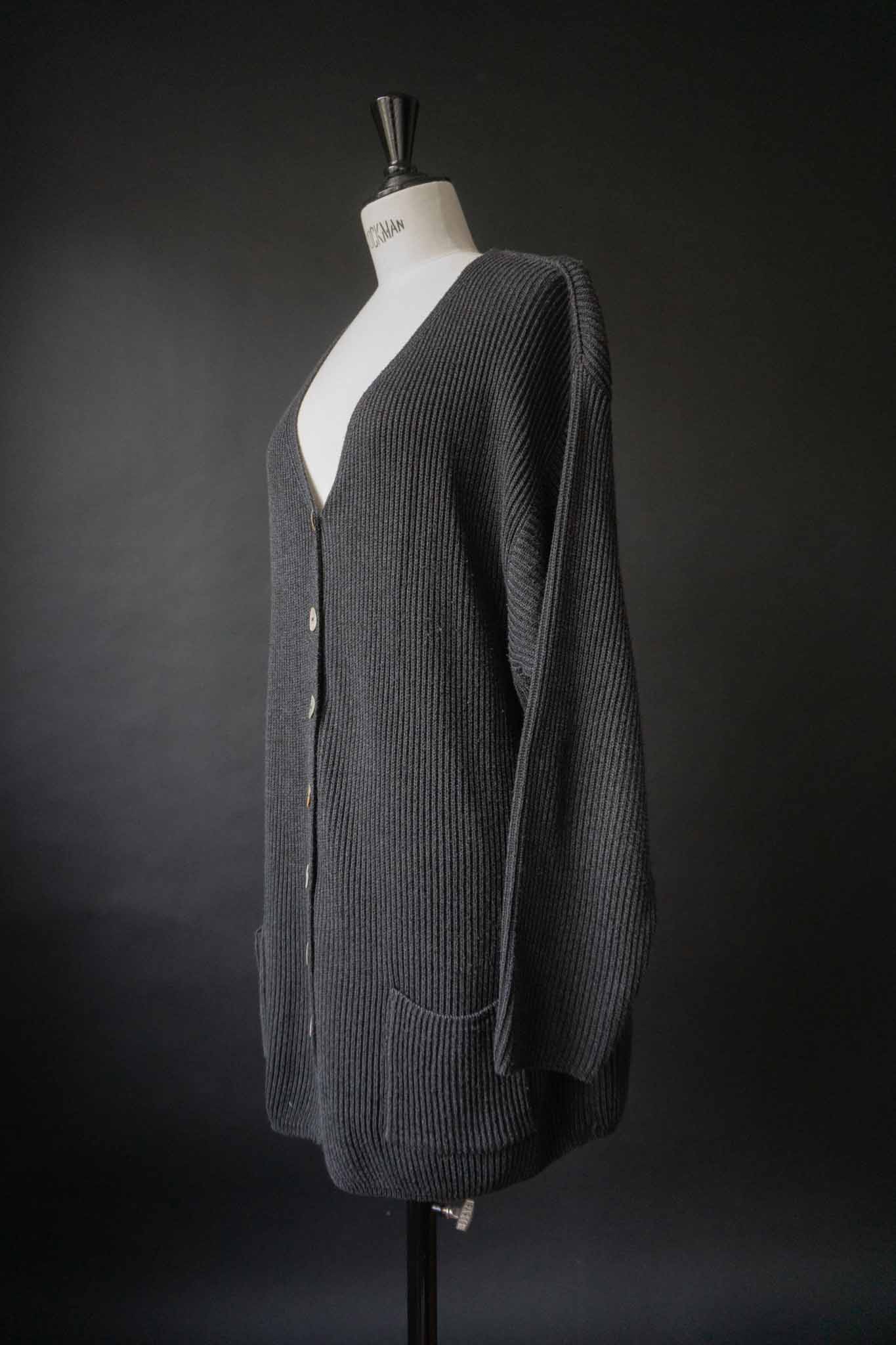 Vintage Strickjacke aus Baumwollmischung mit Perlmuttknöpfen in Anthrazit – minimalistisches Layering-Piece