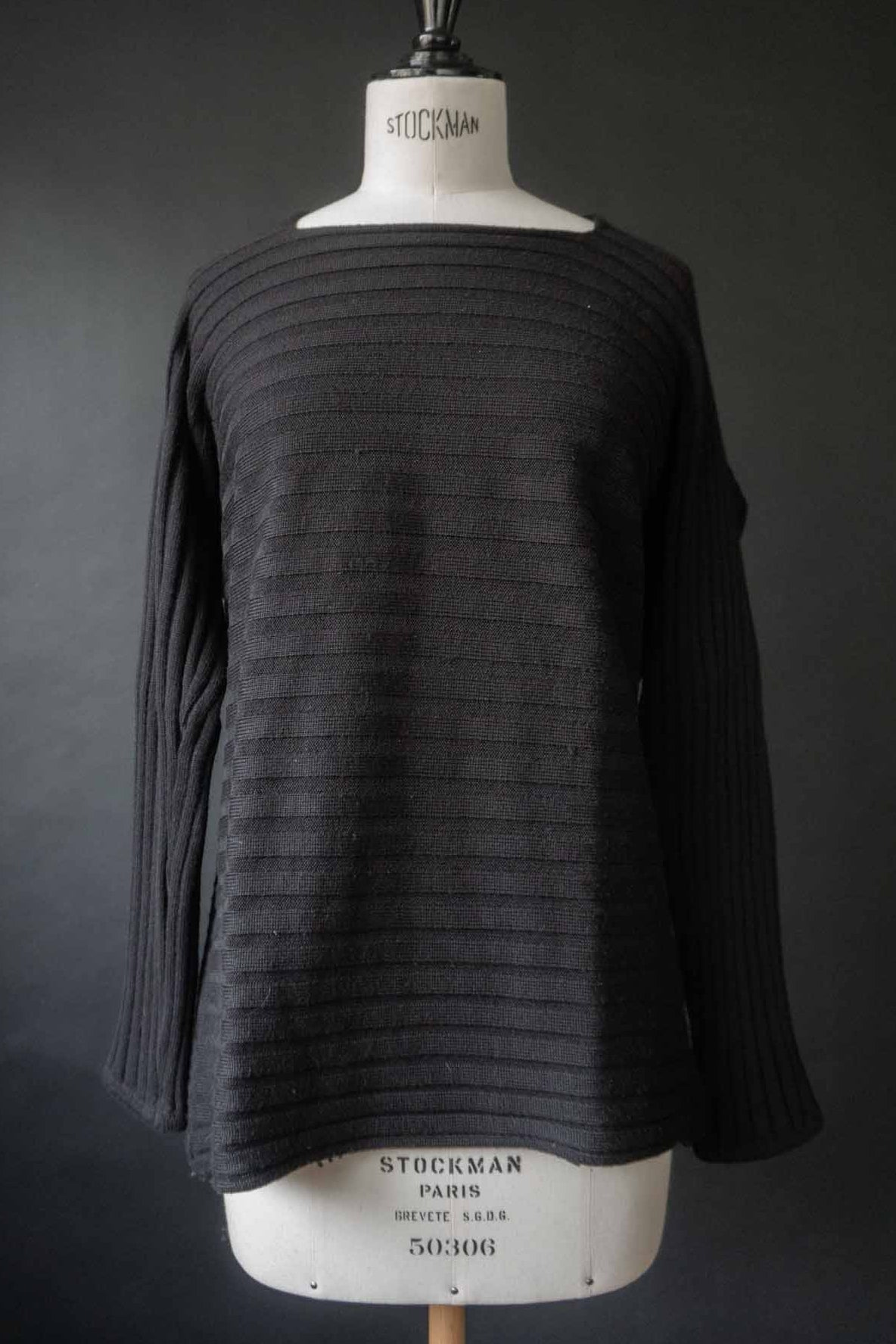 Schwarzer Vintage Wollpullover aus 100 Prozent Wolle mit feiner Rippstruktur