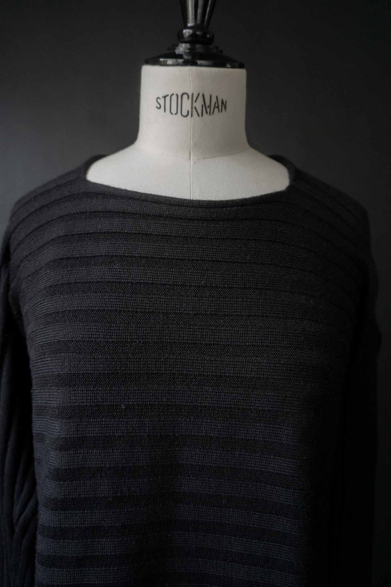 Schwarzer Vintage Wollpullover aus 100 Prozent Wolle mit feiner Rippstruktur