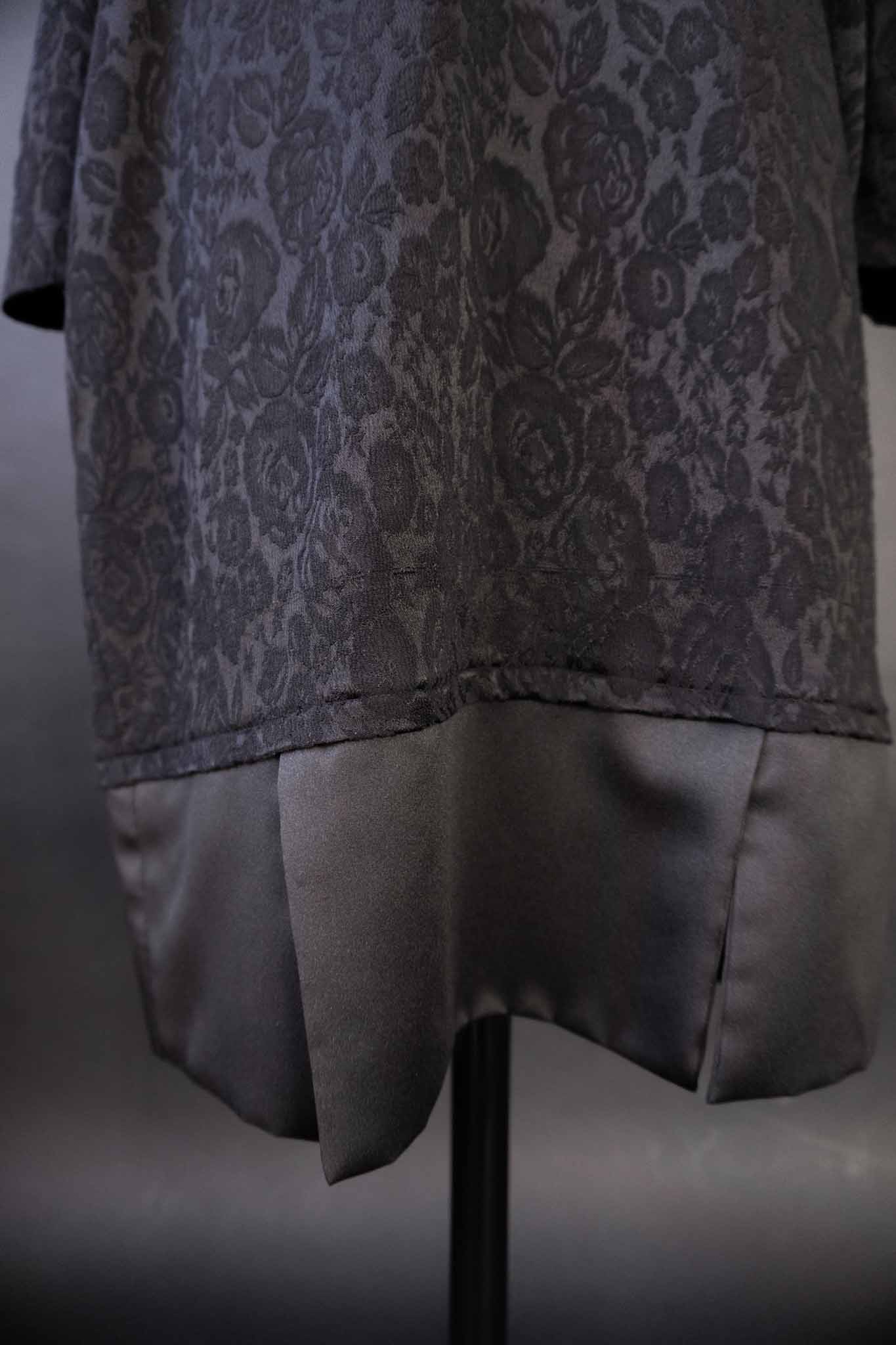 Schwarzes vintage Jacquardkleid mit Satin-Details, M–L theplaincircle vintage