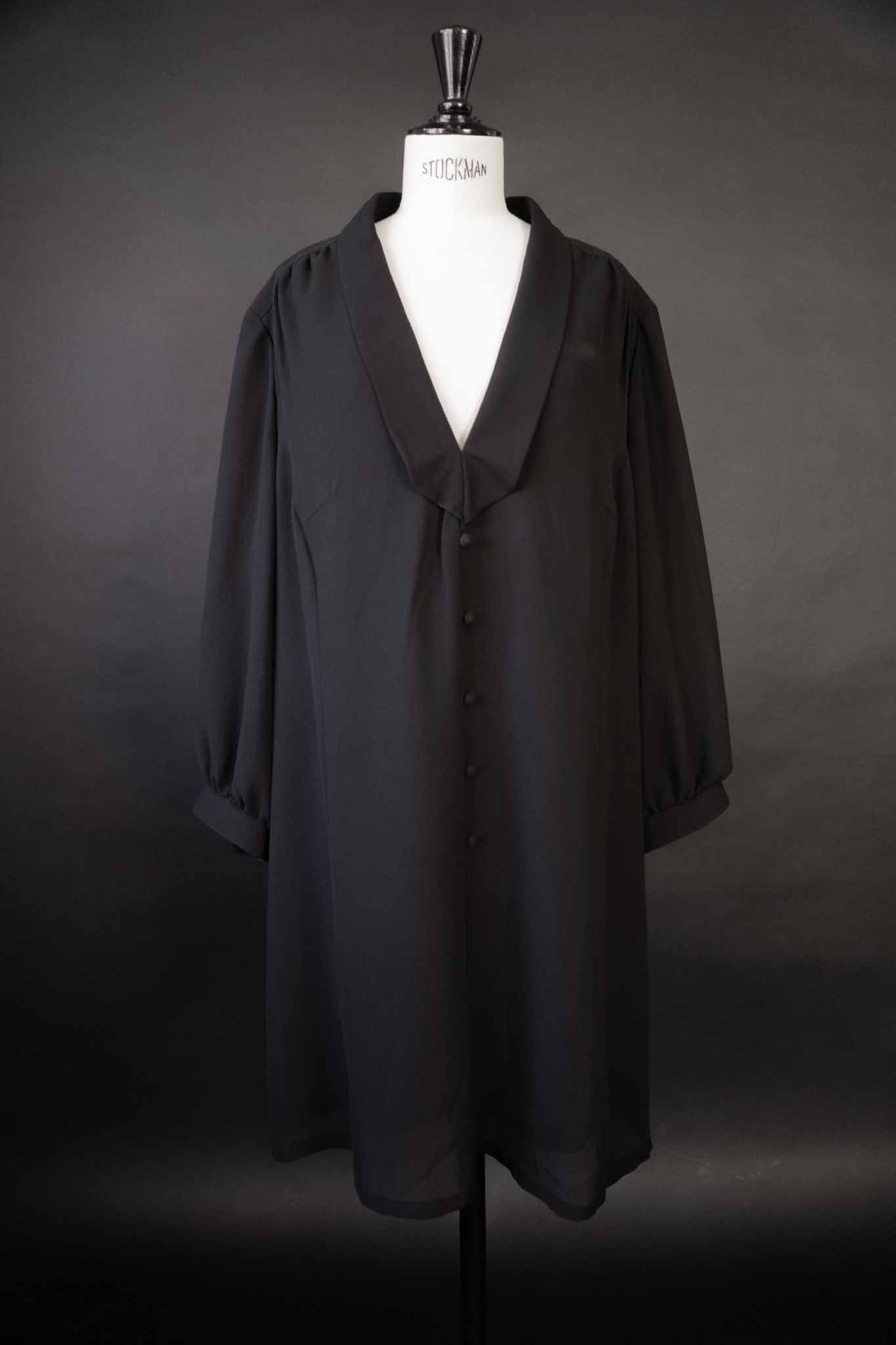 Schwarzes 70s Vintage Kleid mit tiefem Ausschnitt und Schalkragen – theplaincircle vintage