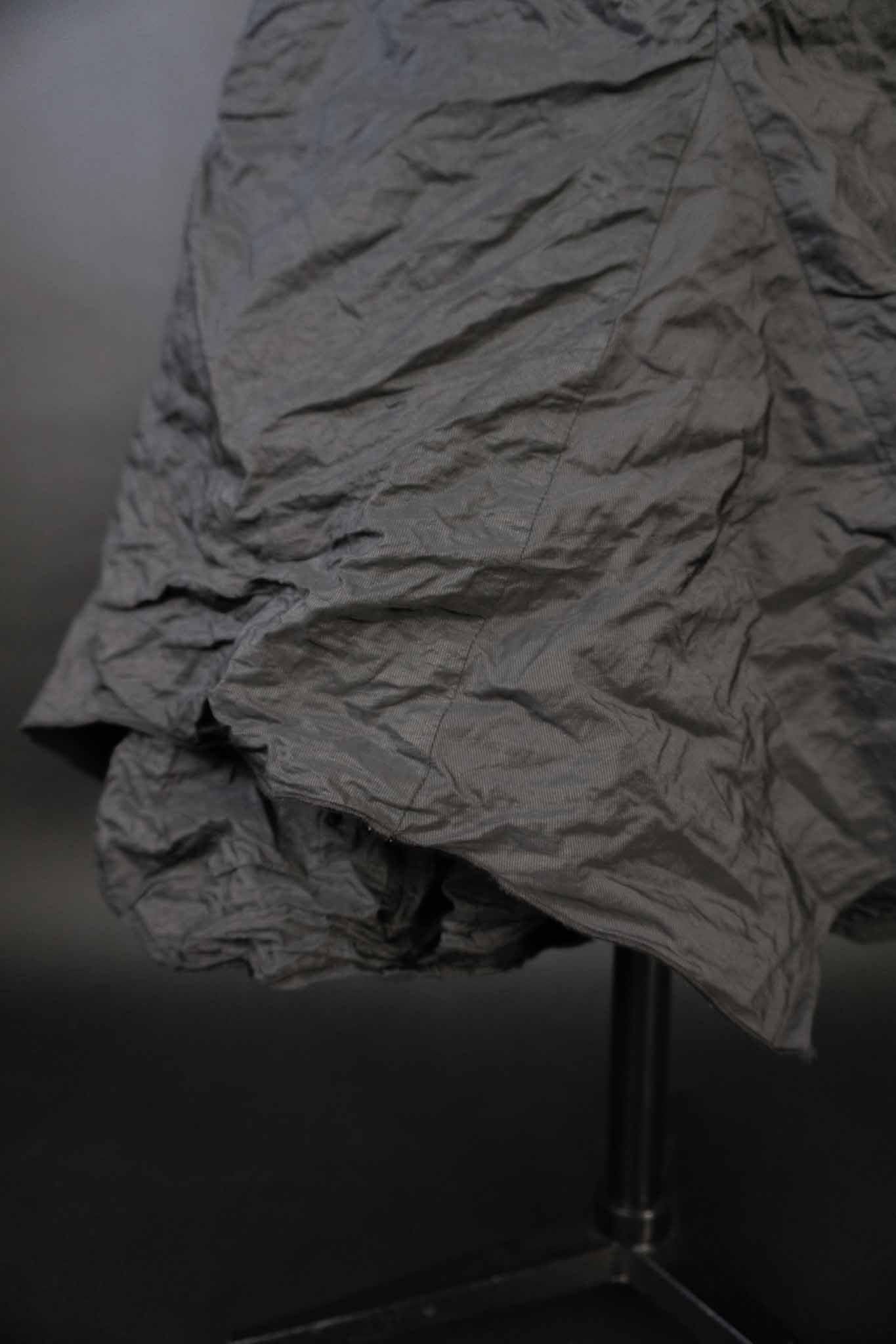 Schwarzen Vintage-Maxirocks mit knitteriger Struktur und Cloud-Saum