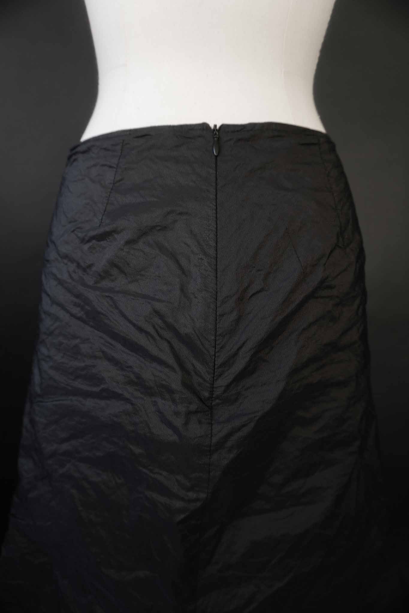 Schwarzen Vintage-Maxirocks mit knitteriger Struktur und Cloud-Saum