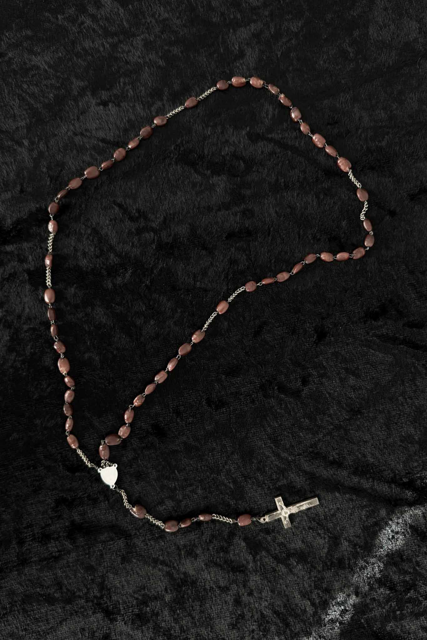 Antiker Rosenkranz aus Olivenkernen mit Metallkreuz, handgearbeitet um 1900 – theplaincircle vintage