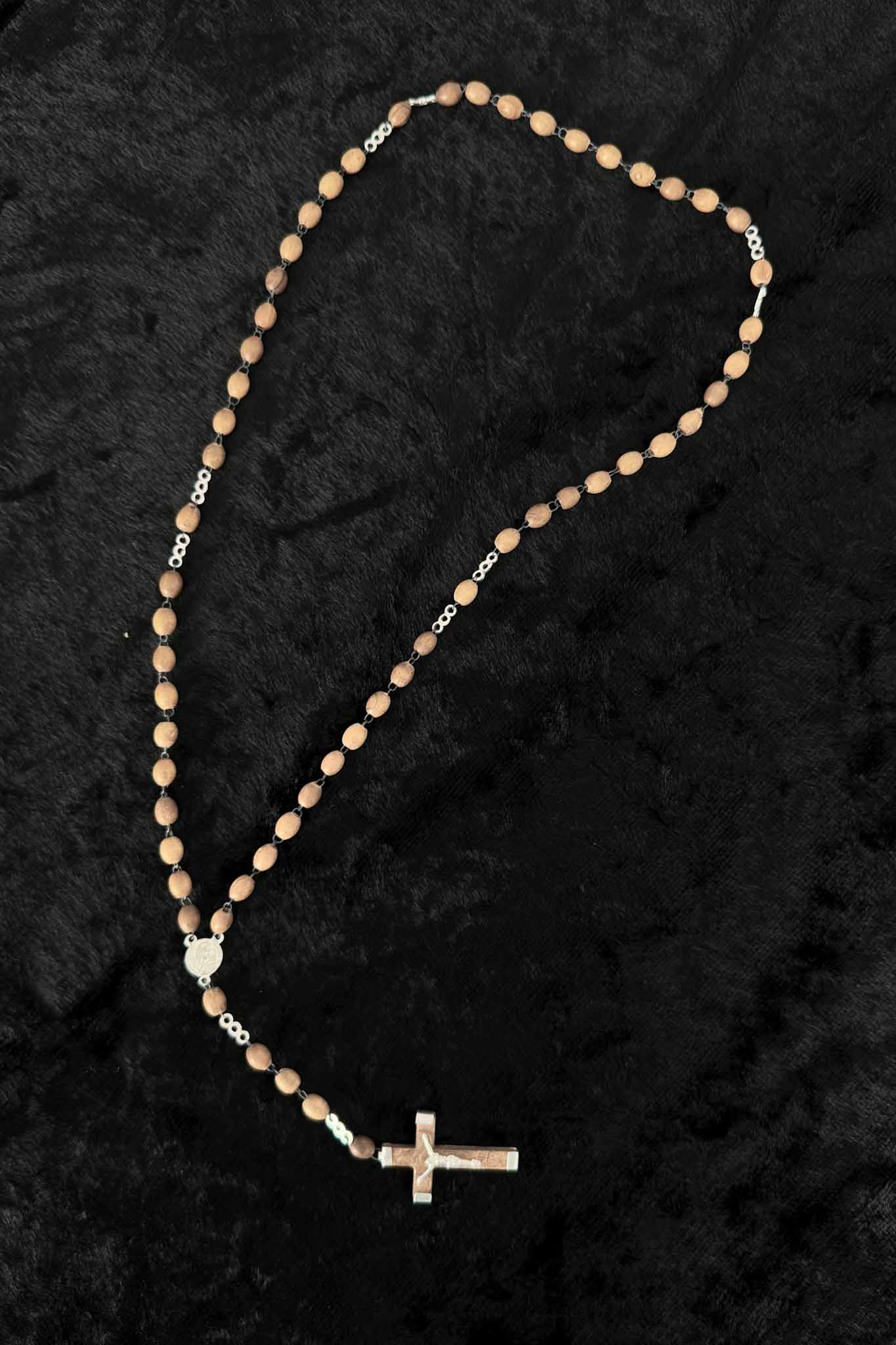 Antiker Rosenkranz aus hellem Olivenholz mit Kreuz aus Metallintarsie – theplaincircle vintage