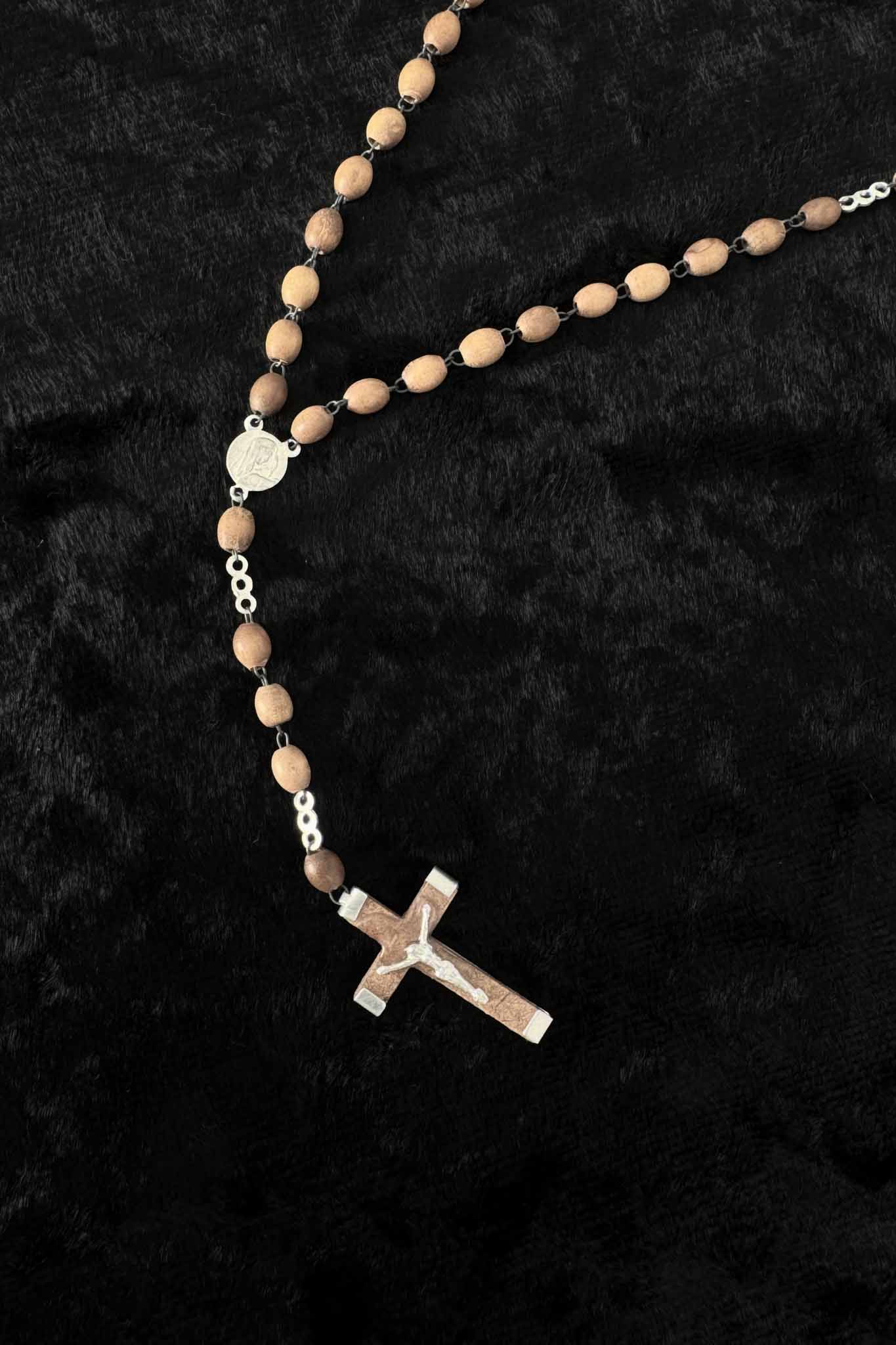 Antiker Rosenkranz aus hellem Olivenholz mit Kreuz aus Metallintarsie – theplaincircle vintage