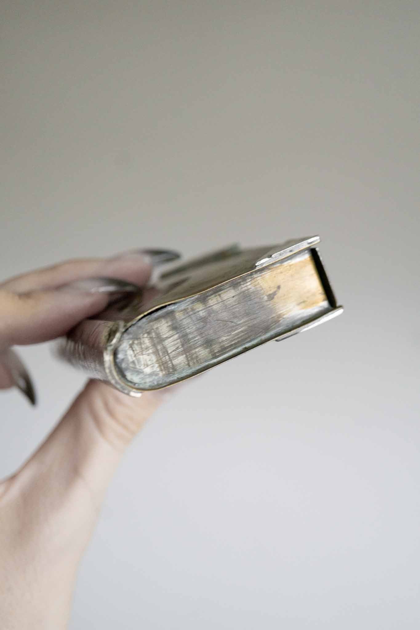 Vintage Objekt theplaincircle vintage