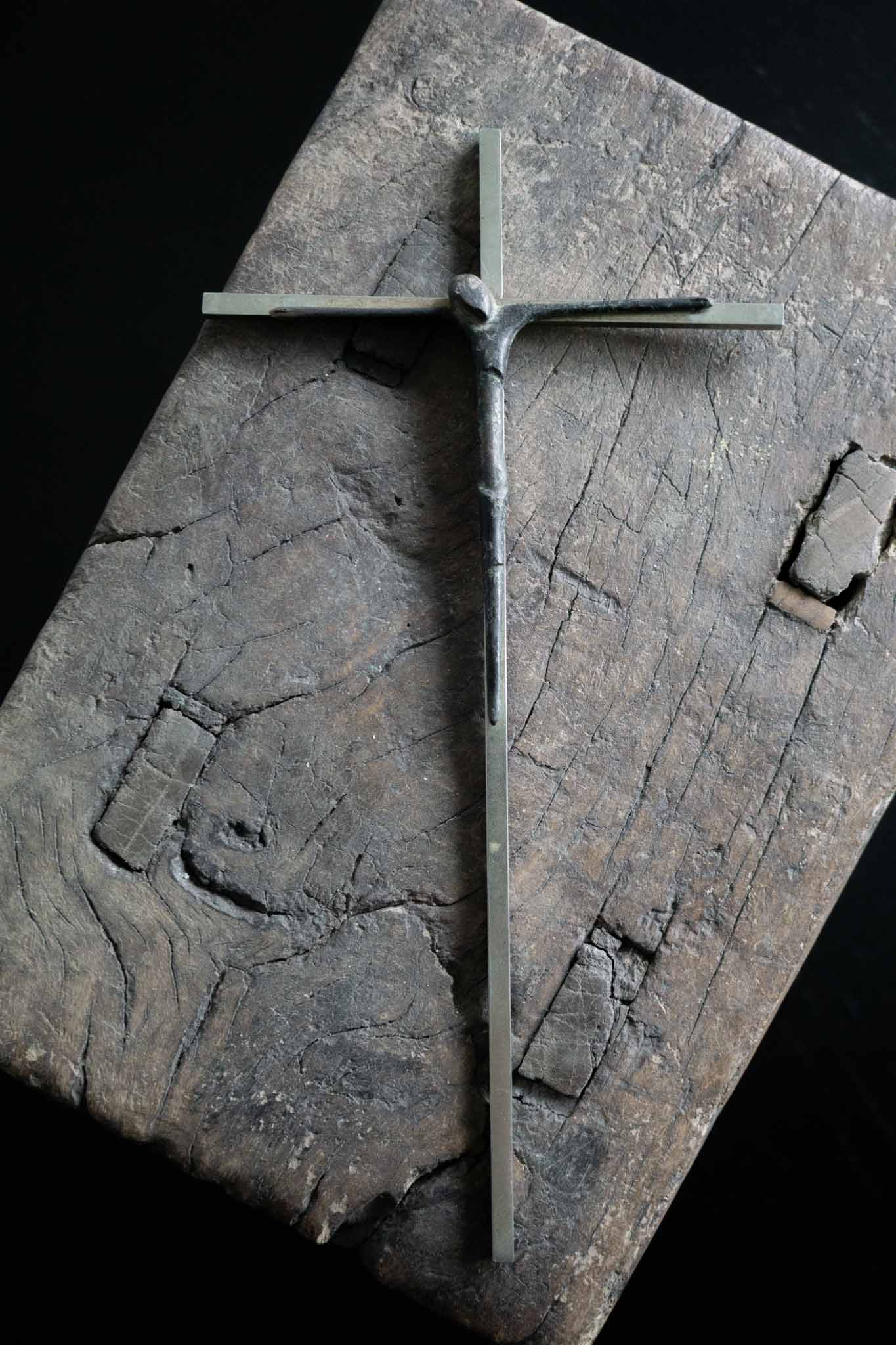 Vintage Kruzifix Minimal theplaincircle vintage