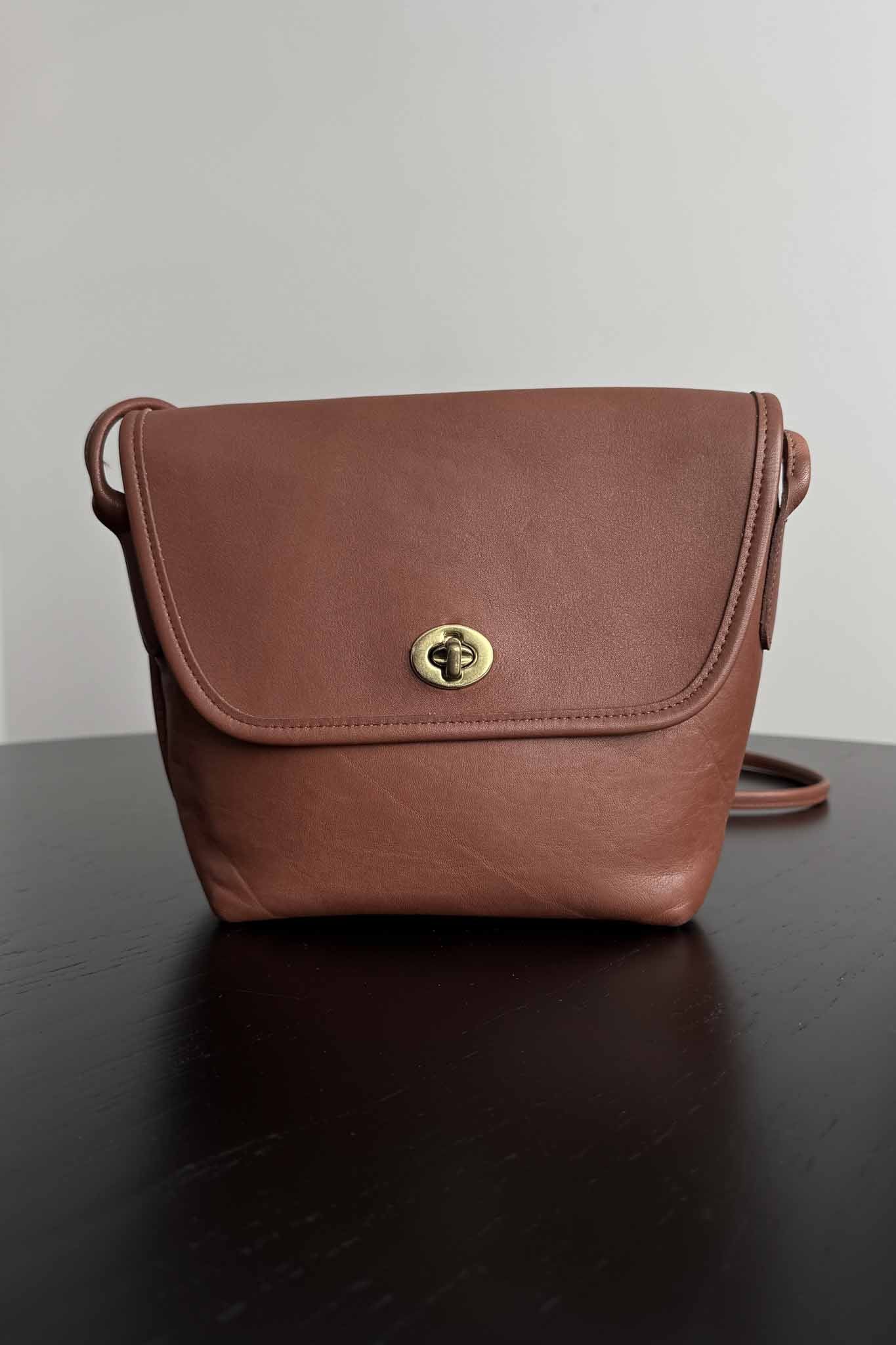 Vintage 90s Coach Quincy Flap Ledertasche in Braun theplaincircle vintage