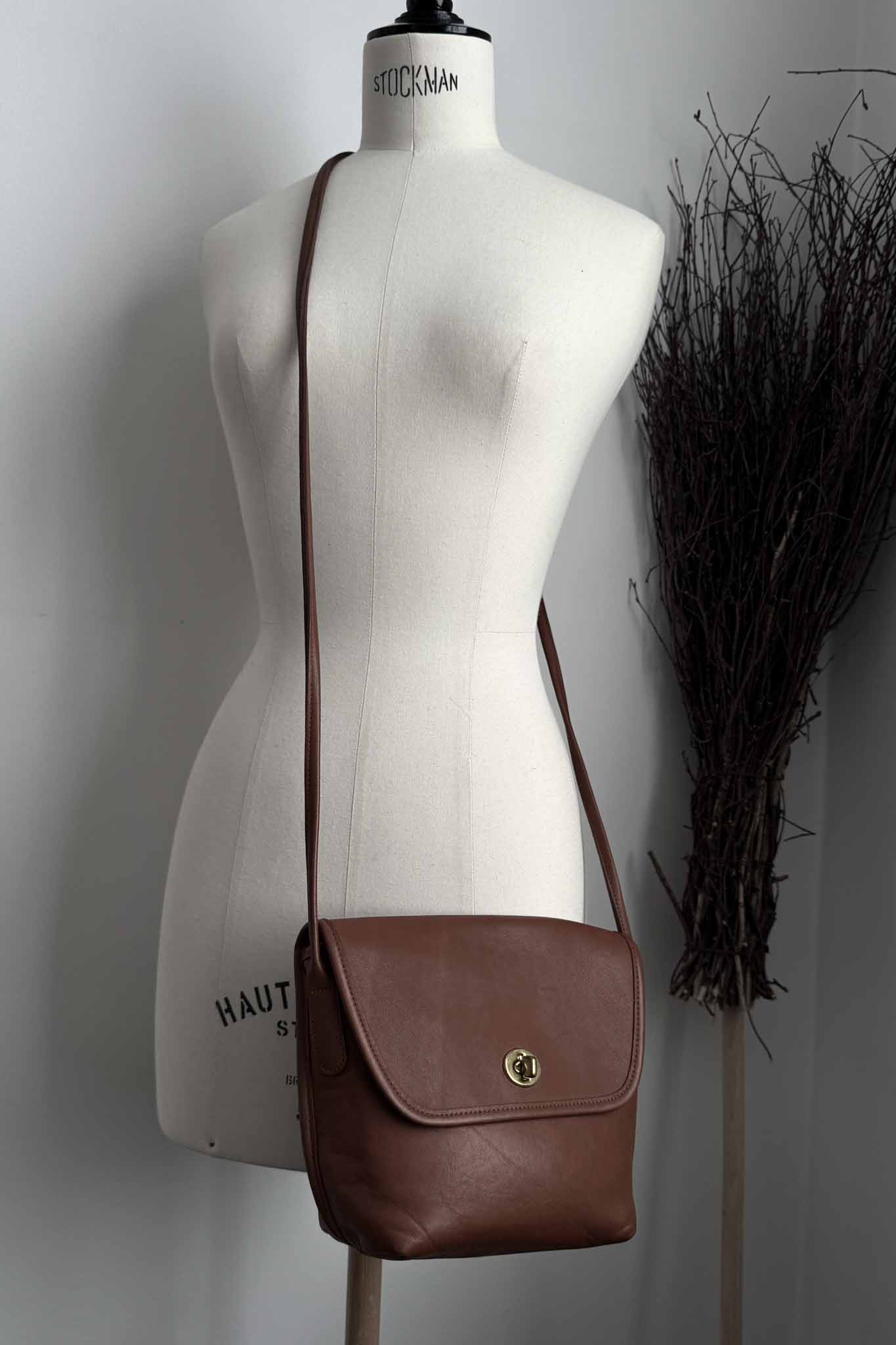 Vintage 90s Coach Quincy Flap Ledertasche in Braun theplaincircle vintage