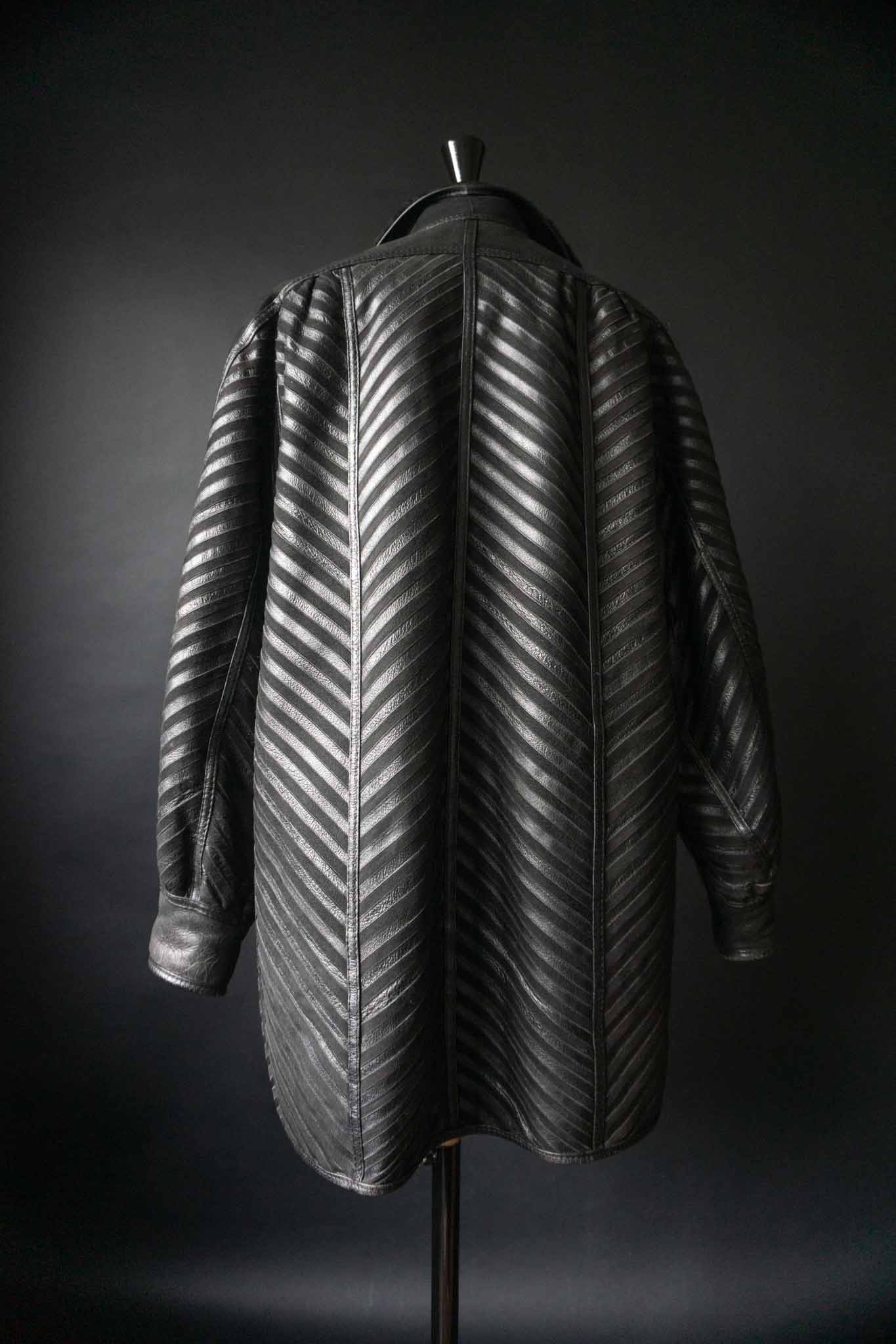 Vintage Lammfellmantel 80s Schwarz, S–M theplaincircle vintage