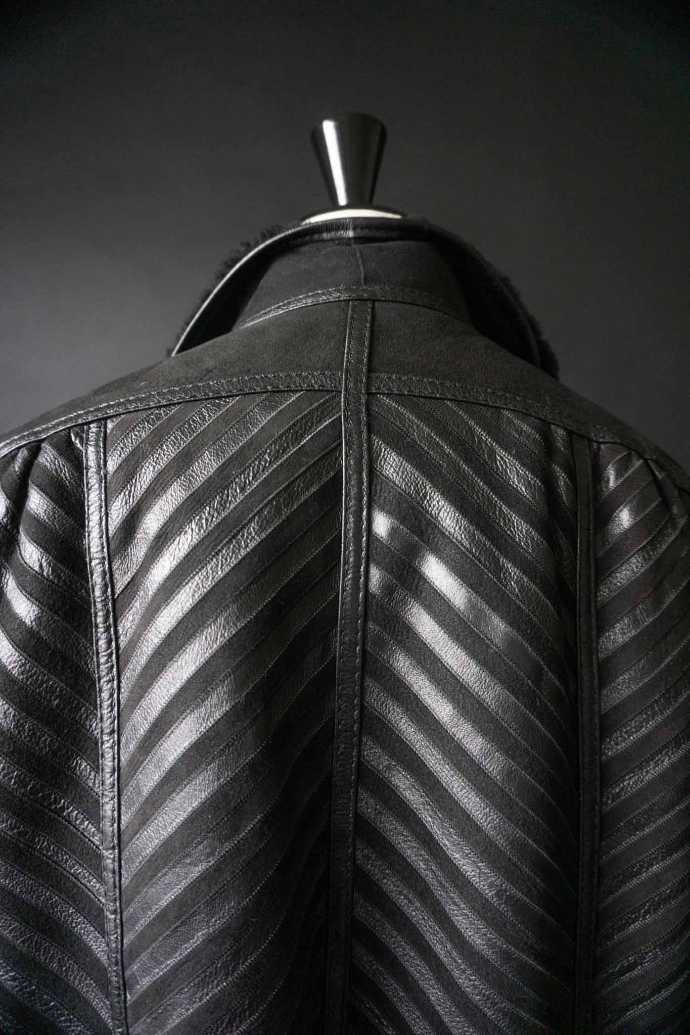 Vintage Lammfellmantel 80s Schwarz, S–M theplaincircle vintage