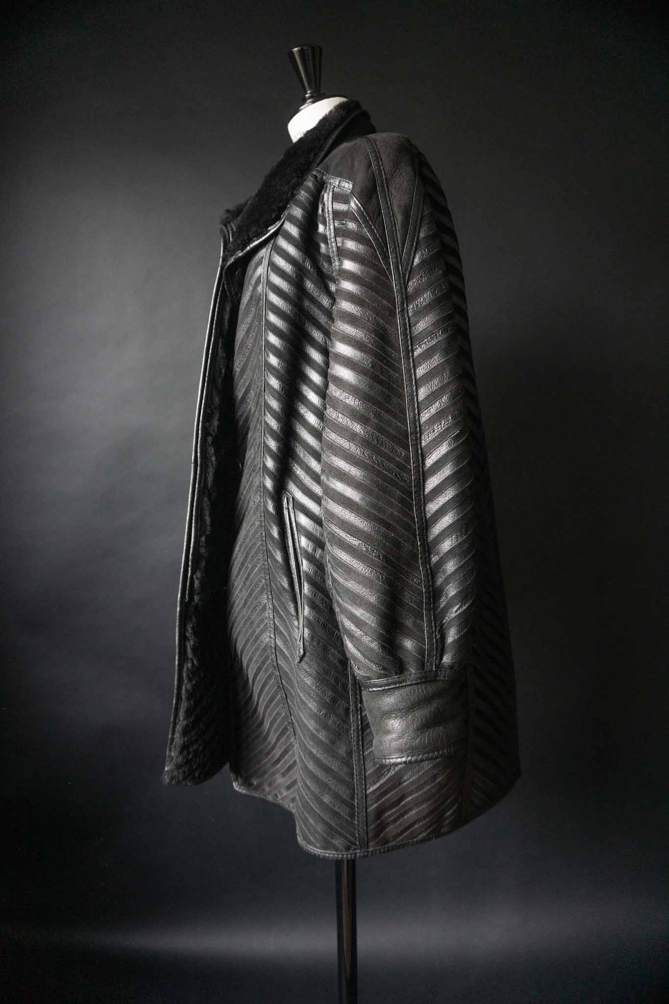 Vintage Lammfellmantel 80s Schwarz, S–M theplaincircle vintage