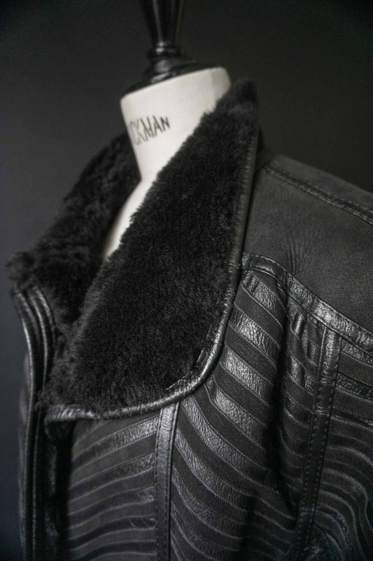 Vintage Lammfellmantel 80s Schwarz, S–M theplaincircle vintage