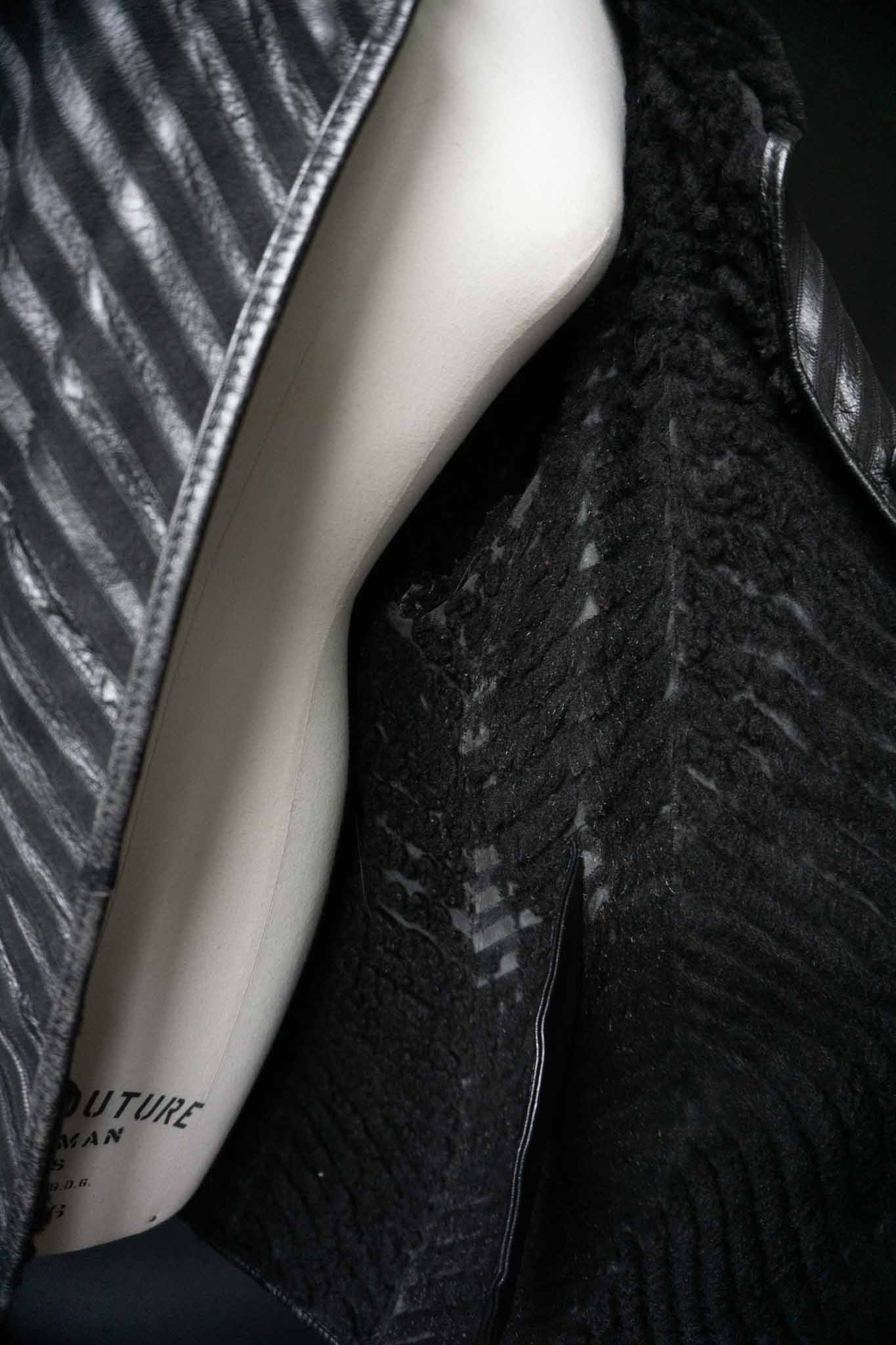 Vintage Lammfellmantel 80s Schwarz, S–M theplaincircle vintage