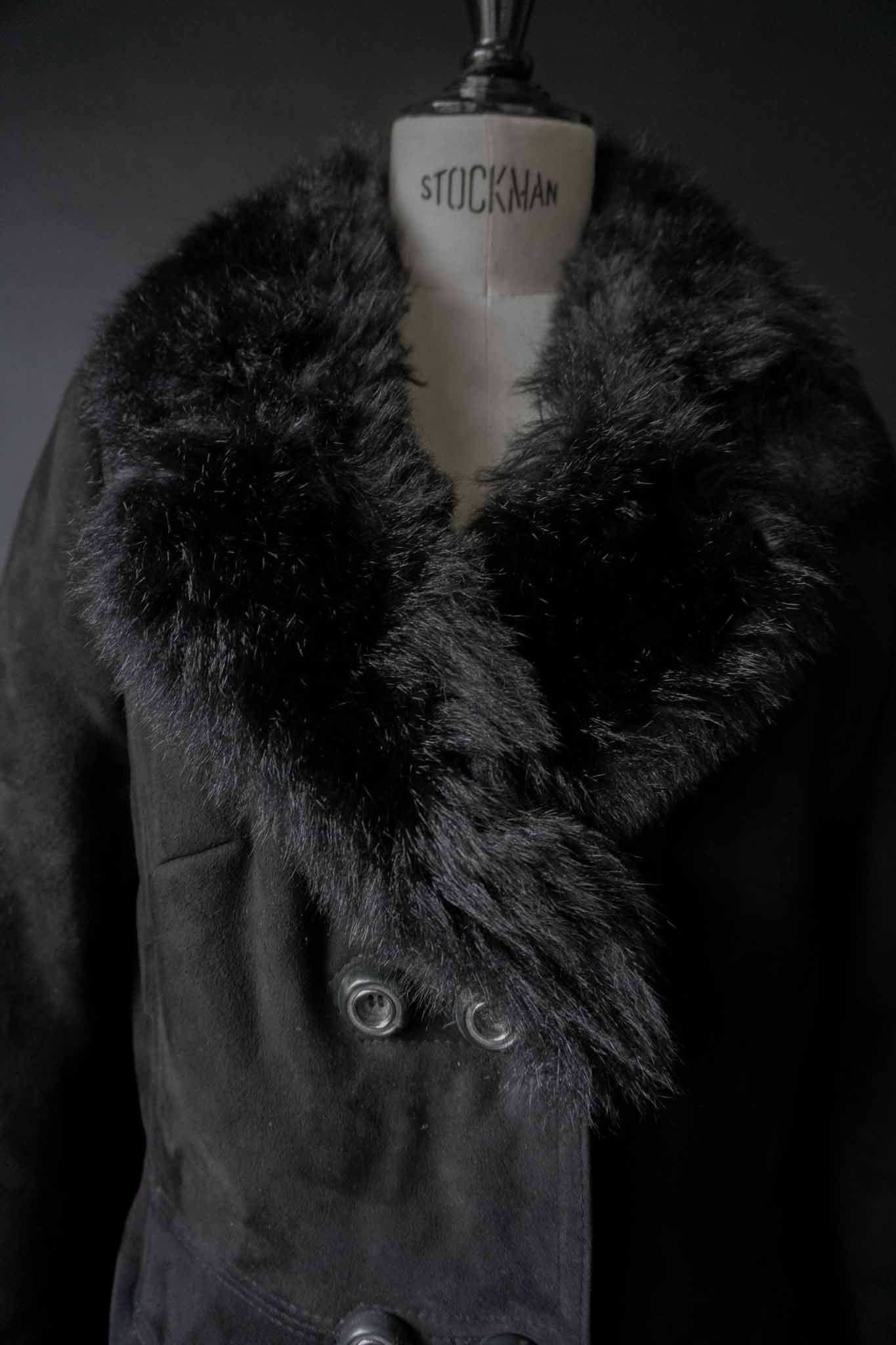 Vintage Lammfellmantel 70s Schwarz, S–M theplaincircle vintage
