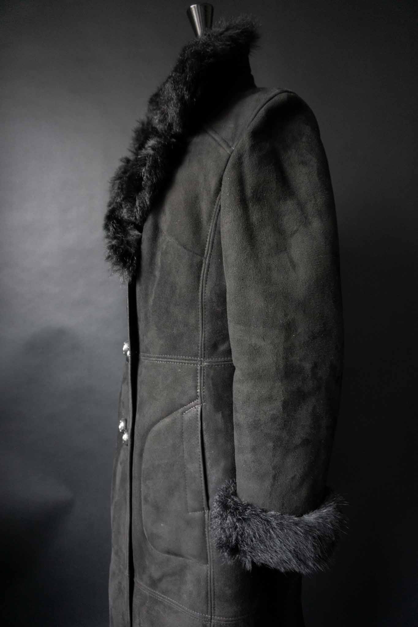 Vintage Lammfellmantel 70s Schwarz, S–M theplaincircle vintage