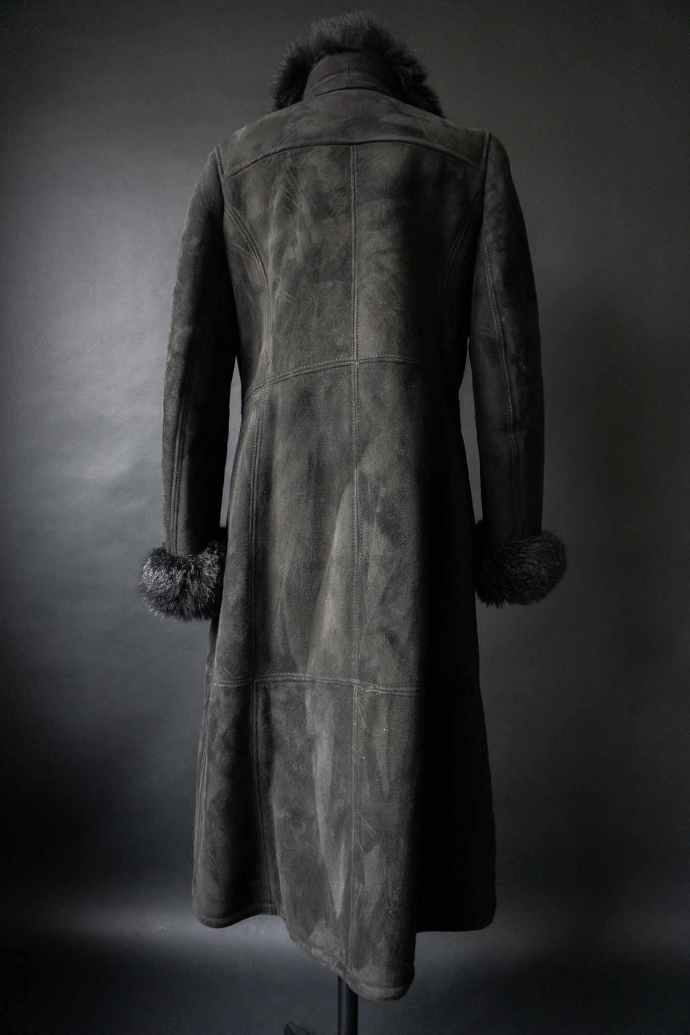 Vintage Lammfellmantel 70s Schwarz, S–M theplaincircle vintage