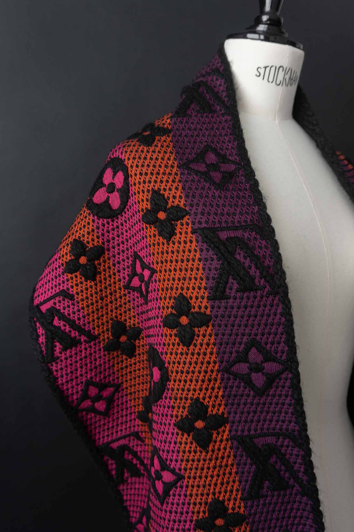 Authentifizierter Louis Vuitton Vintage Monogram Schal aus Wolle und Seide, beidseitig tragbar