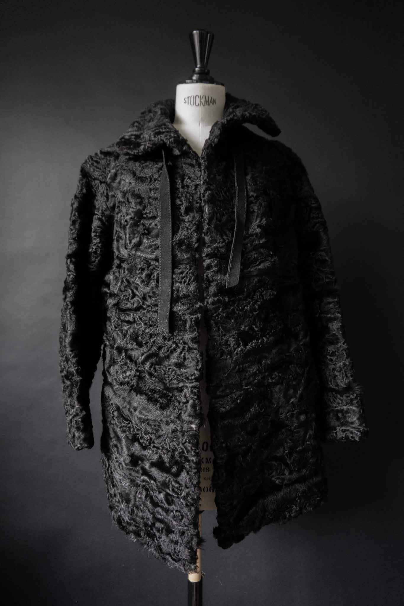 Vintage Lammfellmantel 70s Schwarz, S–M theplaincircle vintage