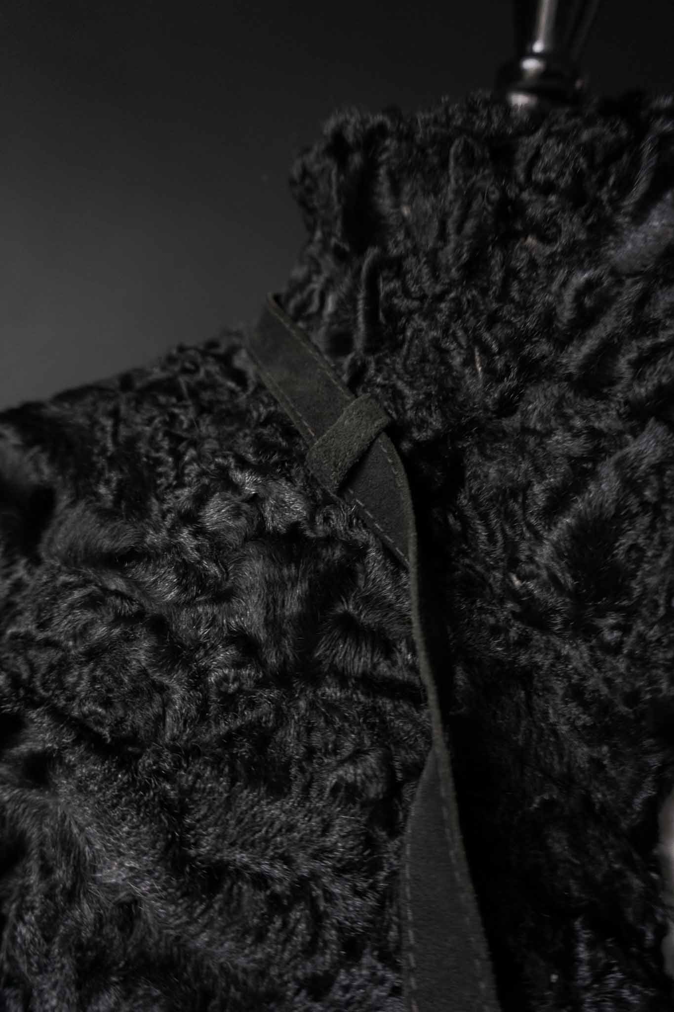 Vintage Lammfellmantel 70s Schwarz, S–M theplaincircle vintage